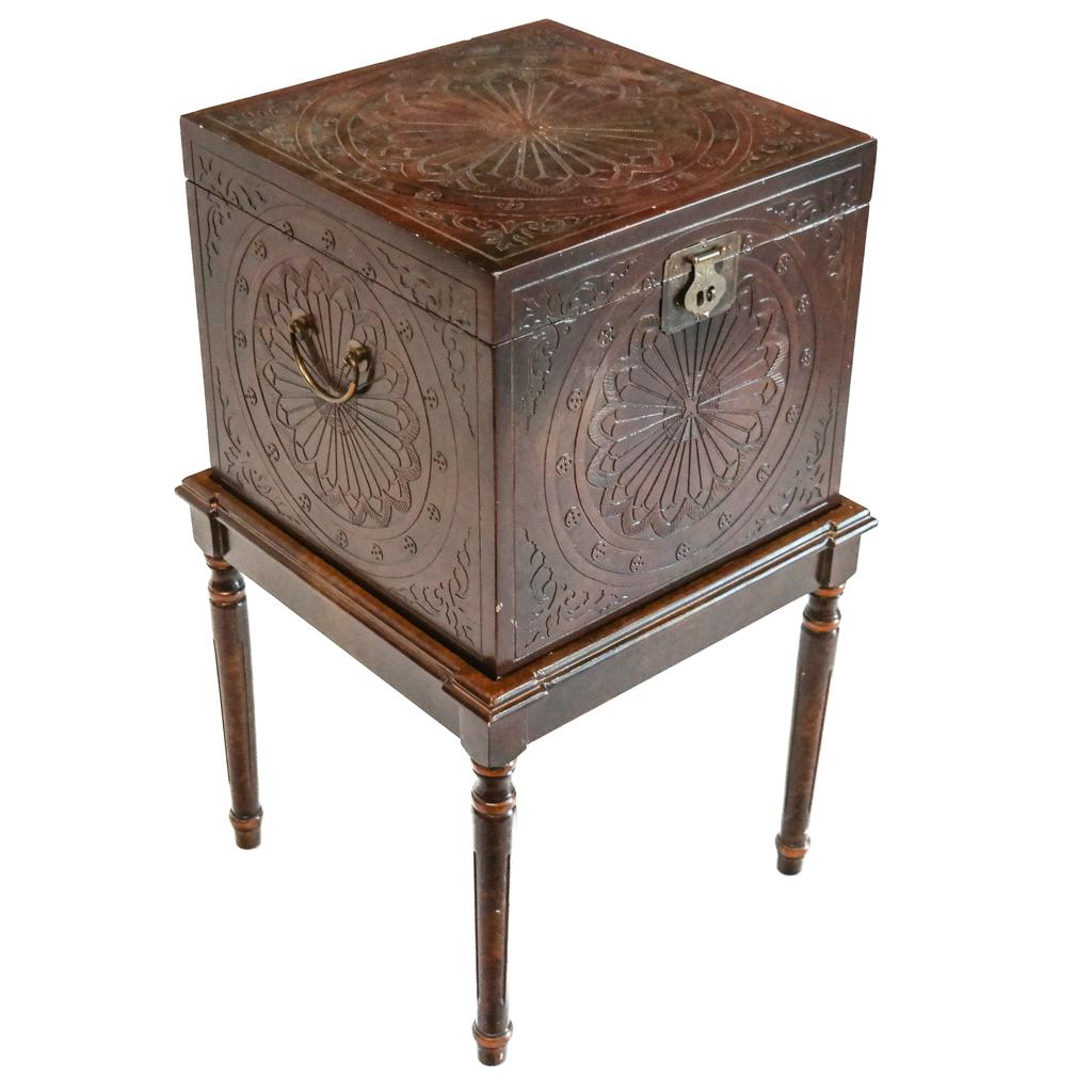 Aesthetic-Style Box on Stand (1 of 7)