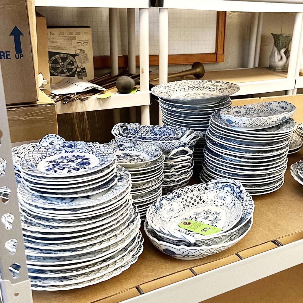 Meissen Porcelain "Blue Onion" Group (90 Pcs) (1 of 9)