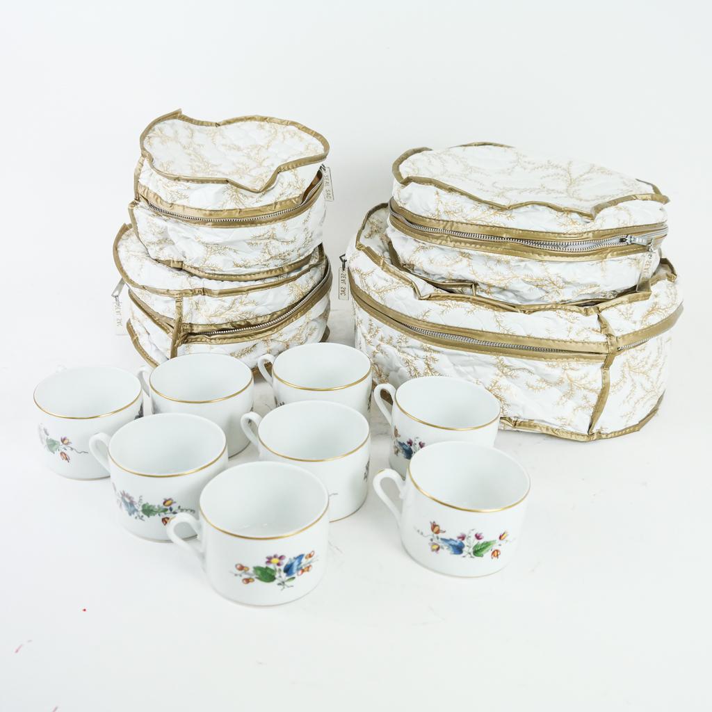 Richard Ginori Italian Porcelain Service (40 Pcs.) (1 of 9)