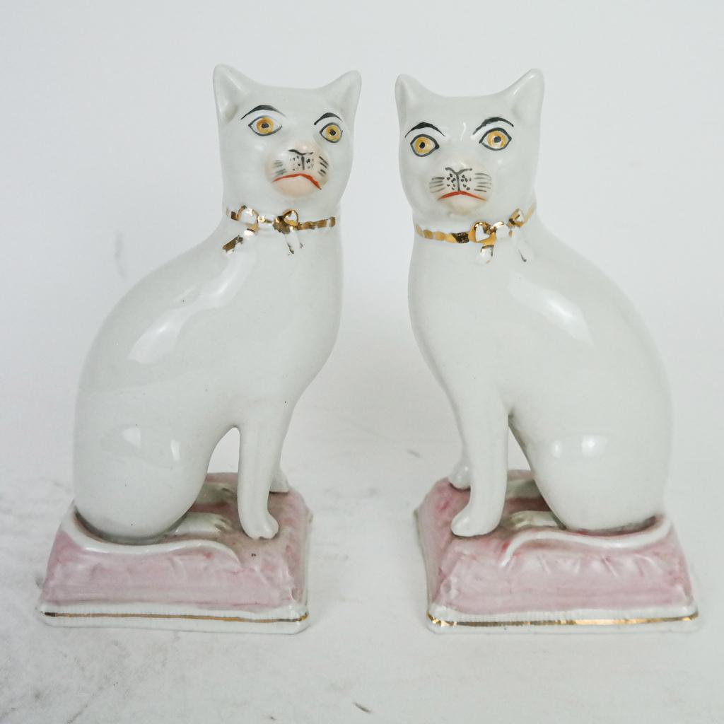 Pair of White Ceramic Cats (1 of 7)