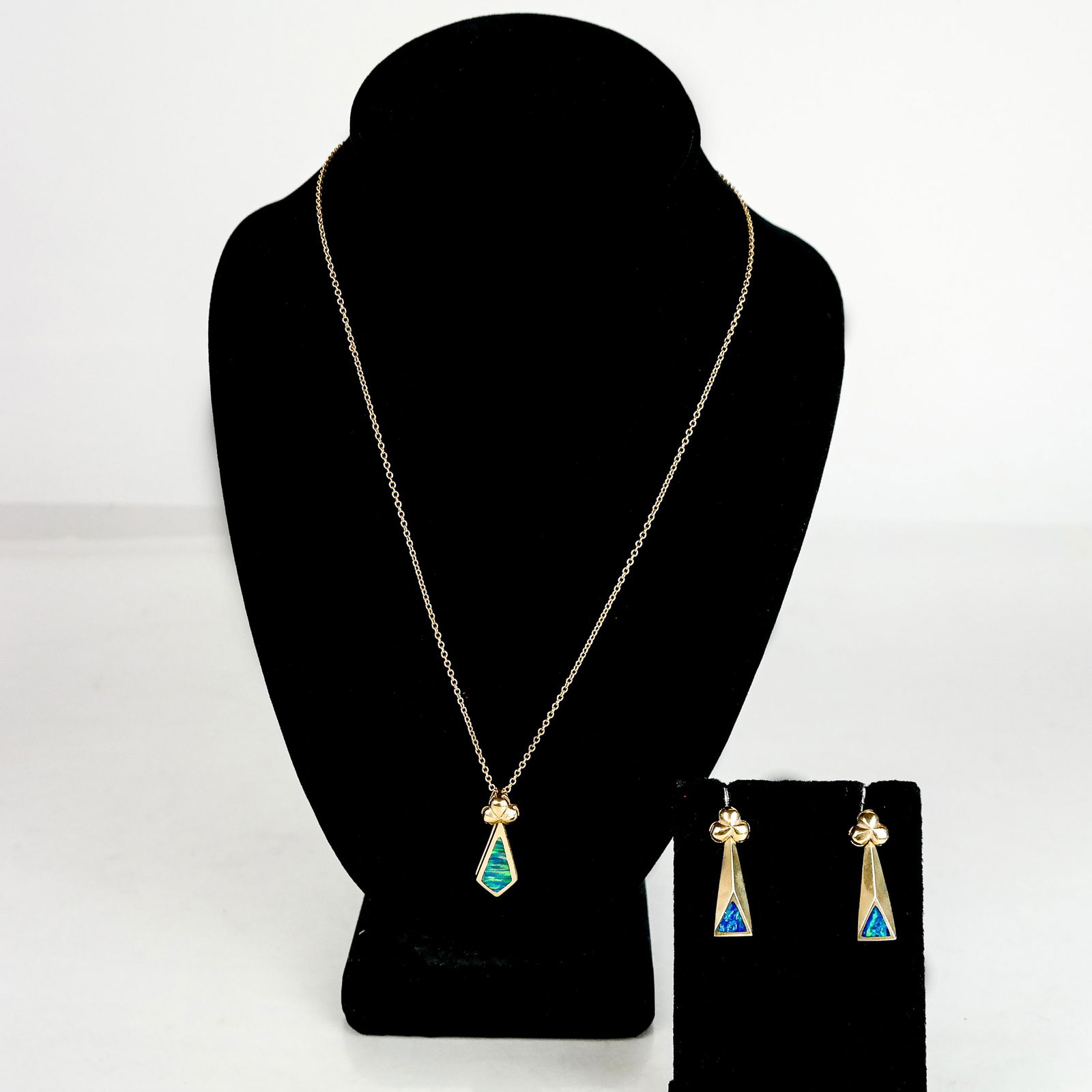 14K Gold Set of Necklace and Earrings (1 of 11)