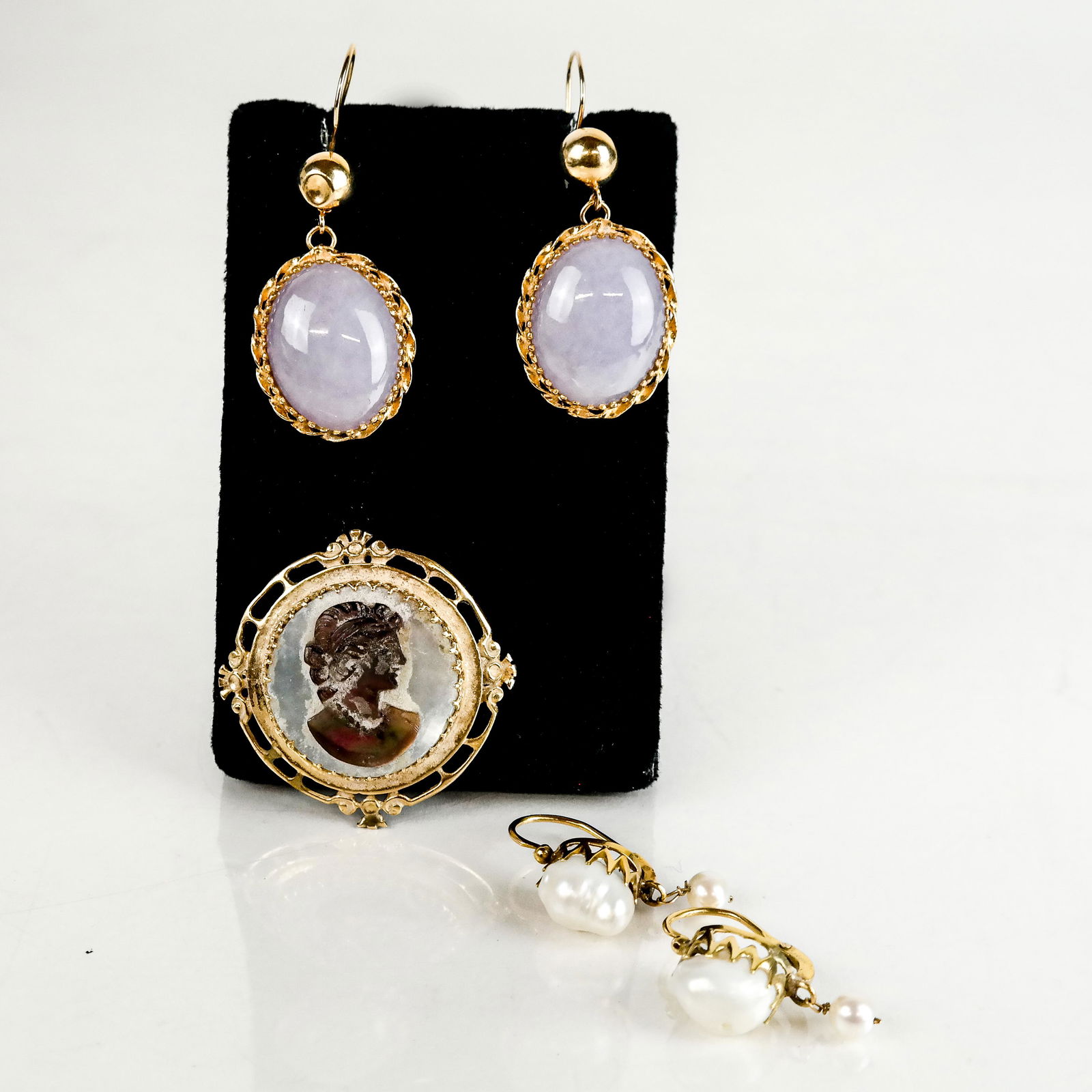 14K Gold Group: Cameo and Earrings (1 of 10)