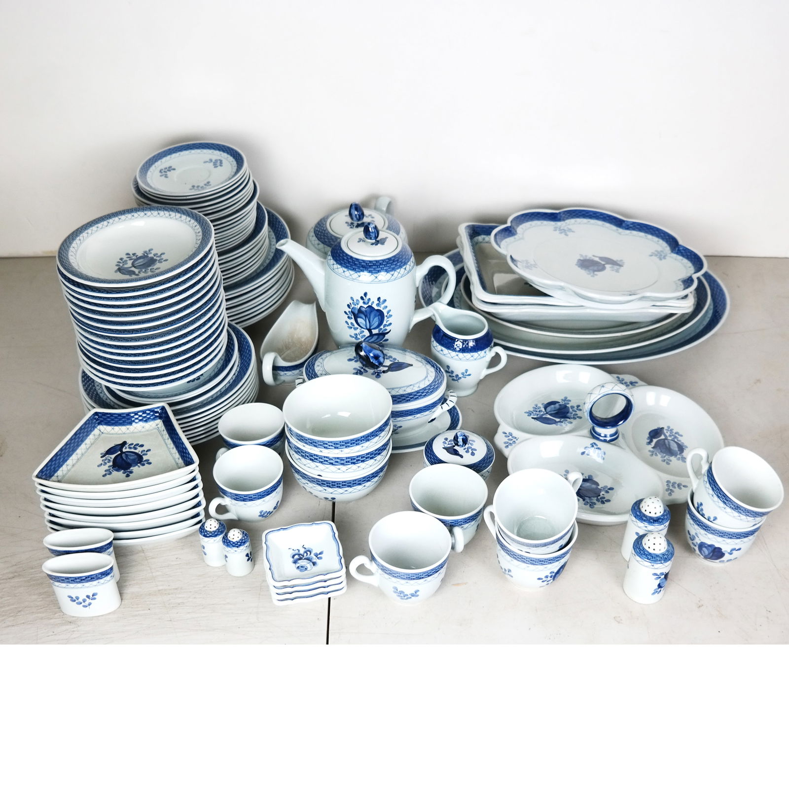 100+ Pc. Copenhagen Dinner Set (1 of 17)