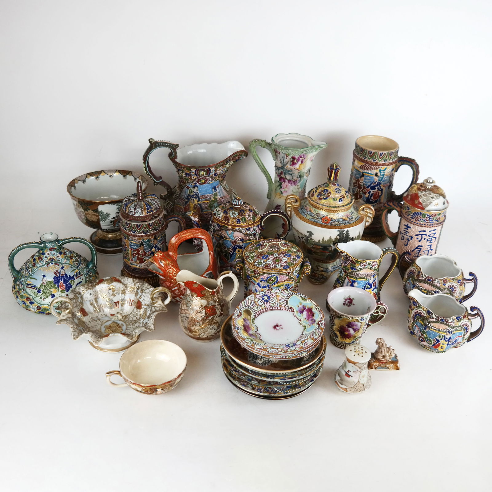 Assembled Group of 28 Japanese Porcelain Items (1 of 15)