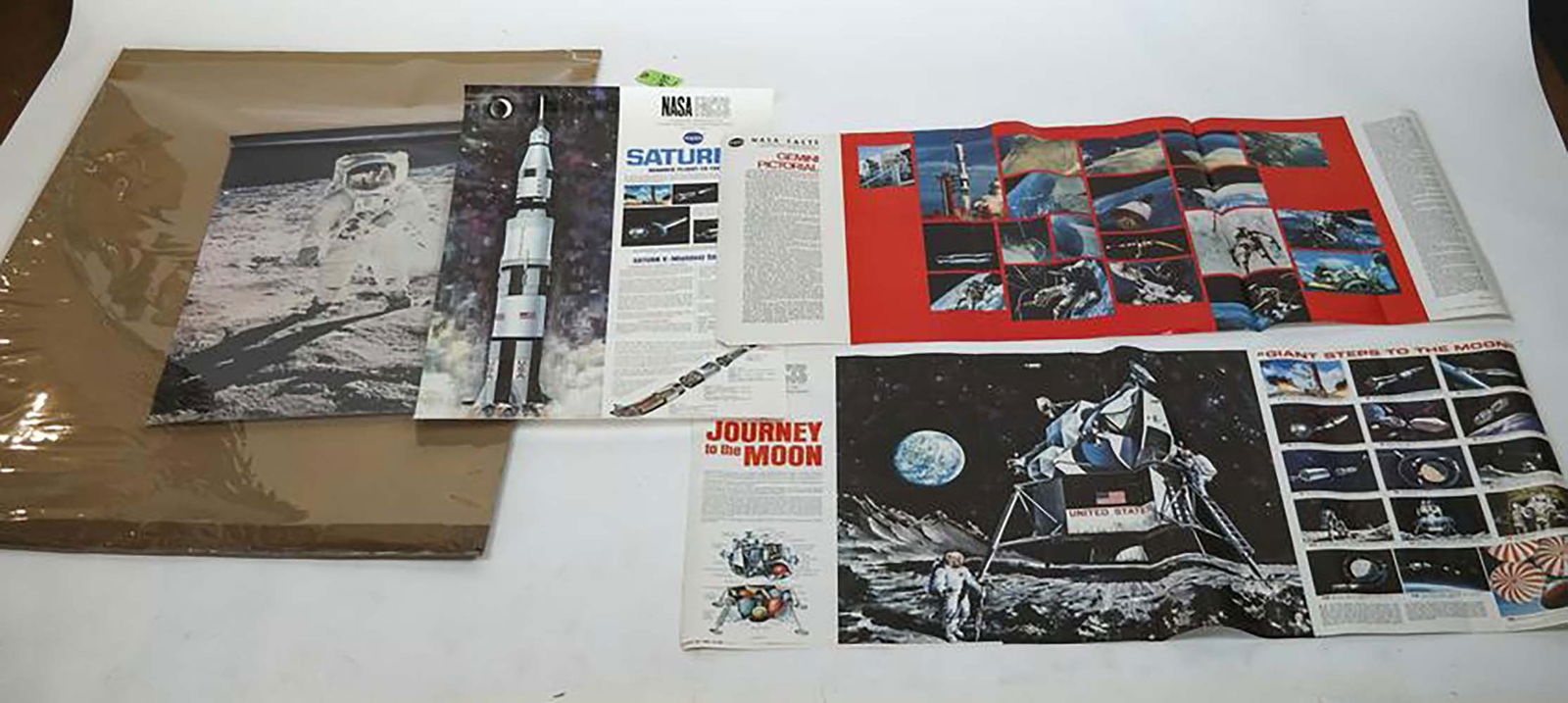 Lot of NASA Space Facts Posters, Others (1 of 6)