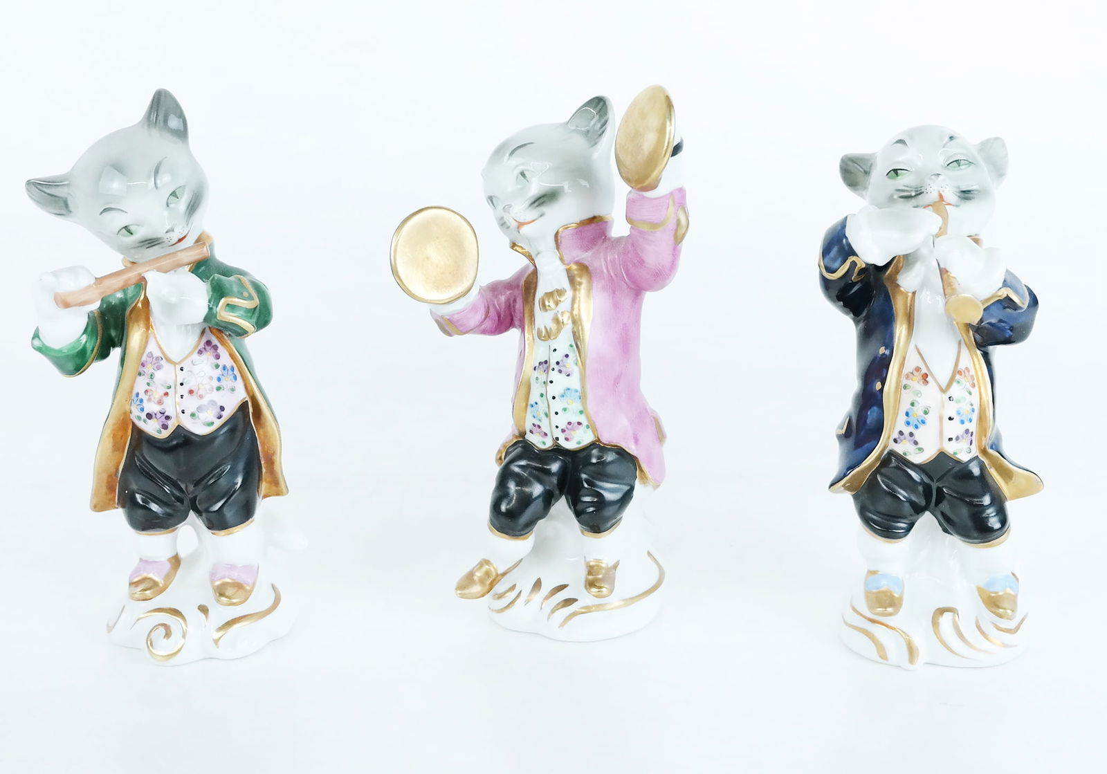 3 Sitzendorf Dresden Porcelain Sculptures of Cats (1 of 7)