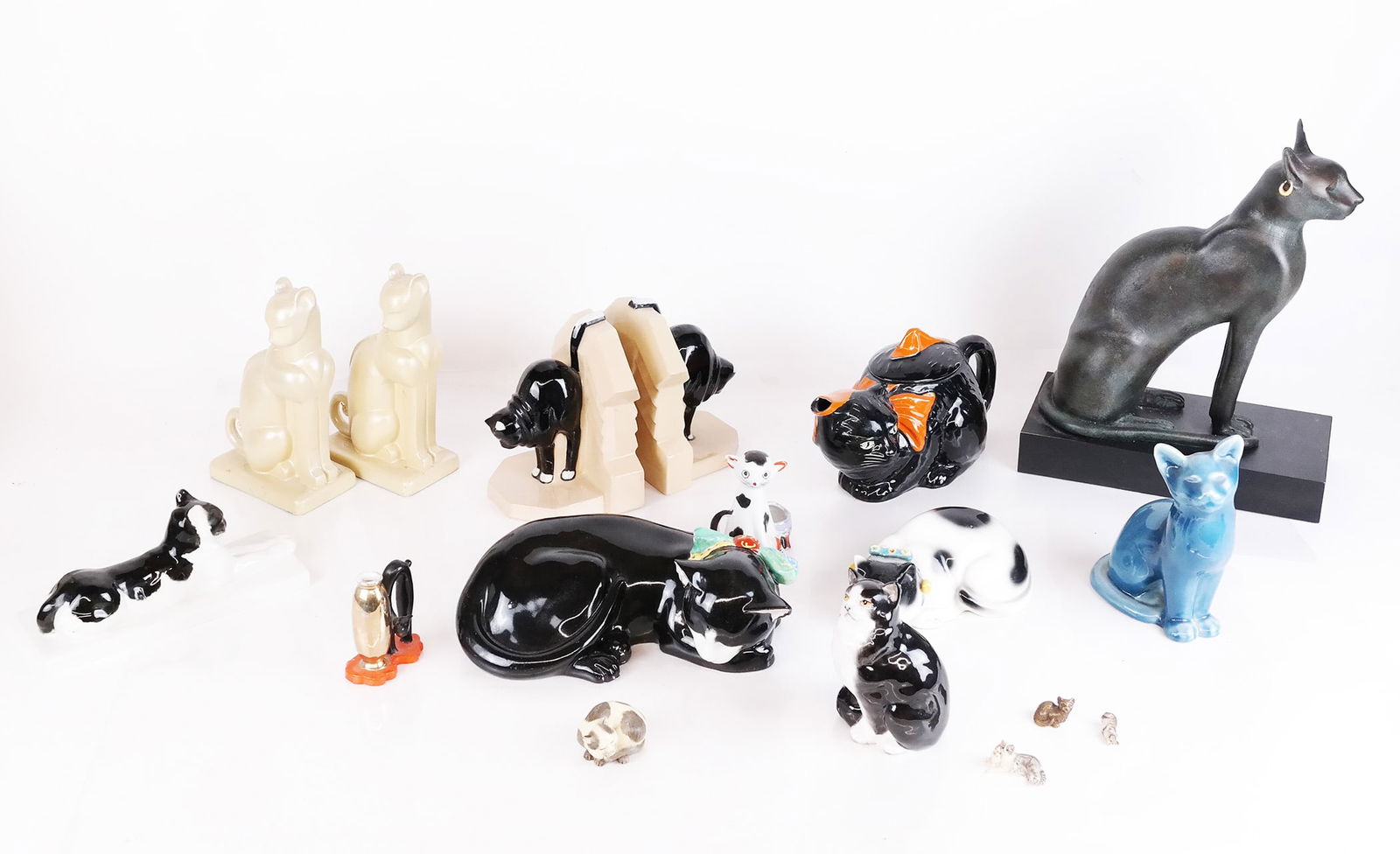 Group of Various Cat Figures & Sculptures (12) (1 of 8)