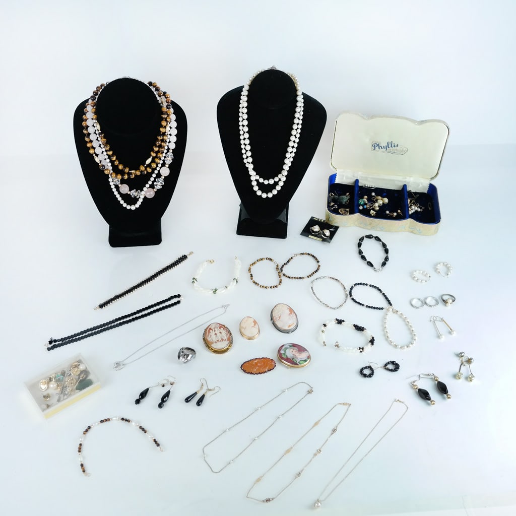Assorted Costume Jewelry (1 of 11)