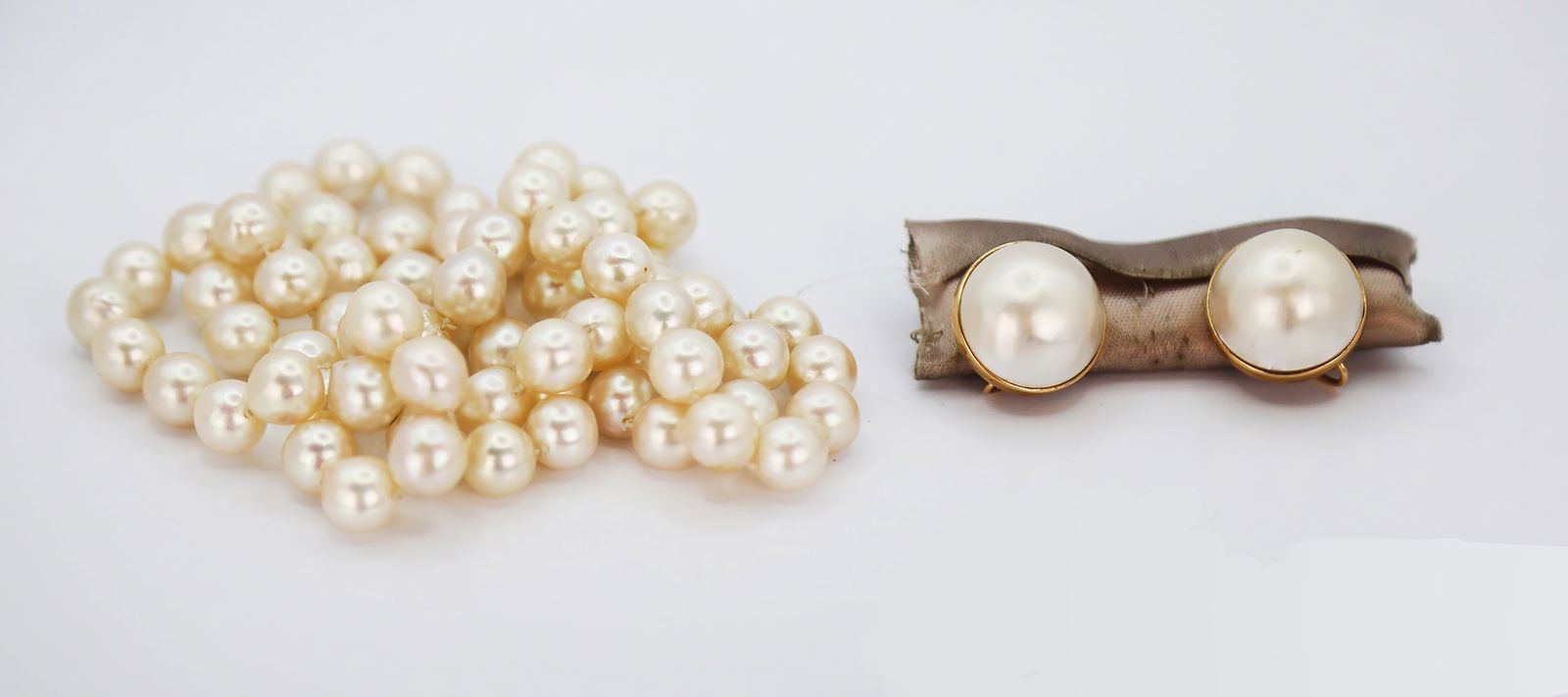 Pearl Necklace and Pair of Earrings (1 of 8)