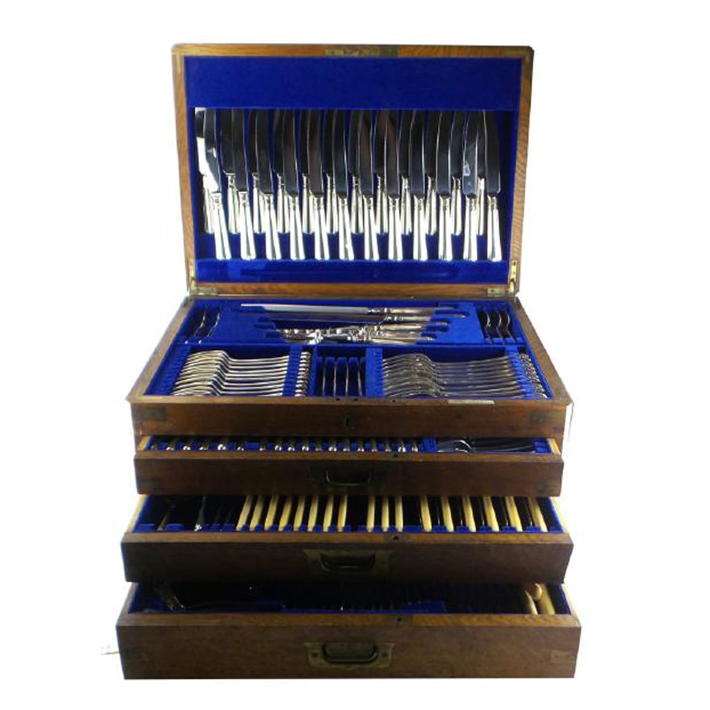 English Silver Plate Flatware in Canteen (1 of 8)