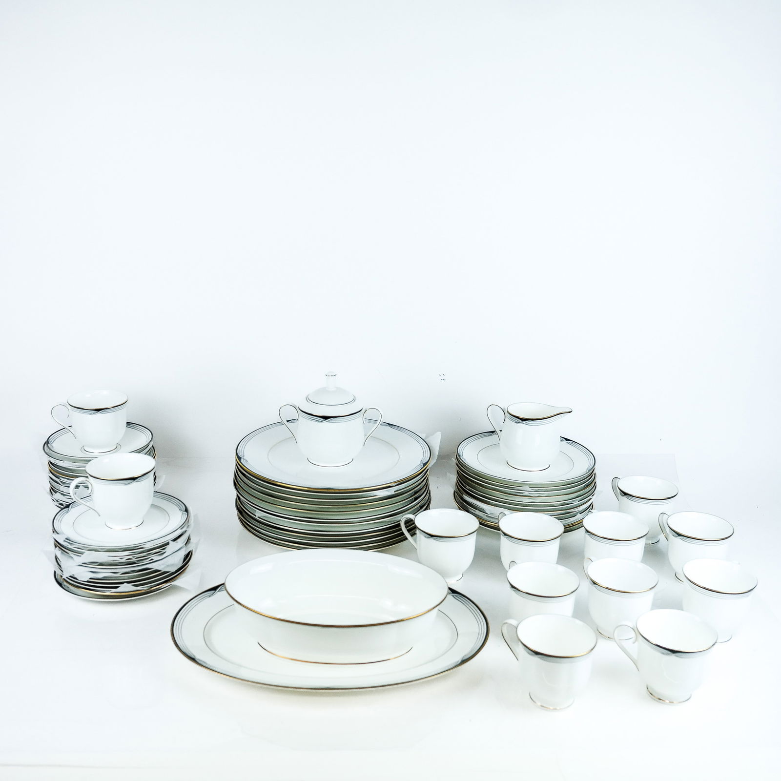 Lenox Porcelain Dinner Service, 64 Pieces (1 of 16)