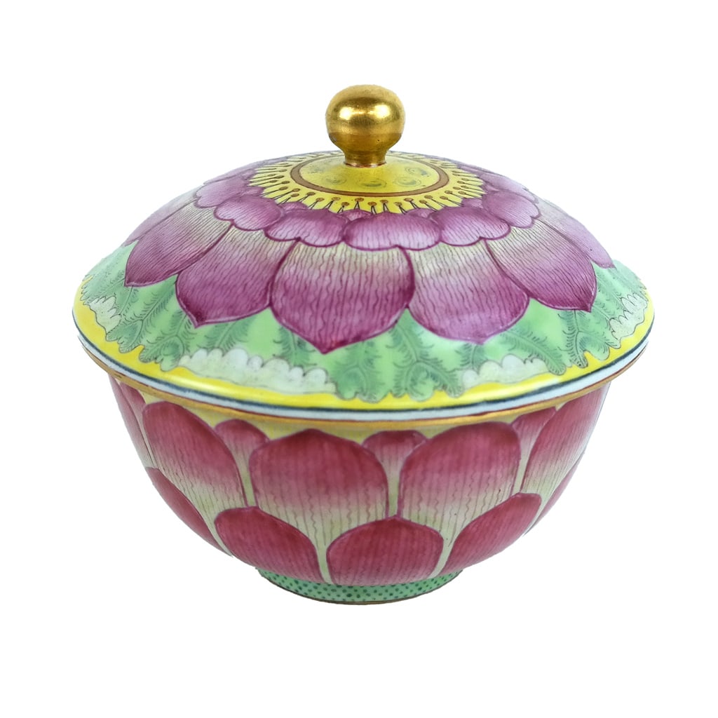 Chinese Qing Dynasty Porcelain Covered Bowl (1 of 14)