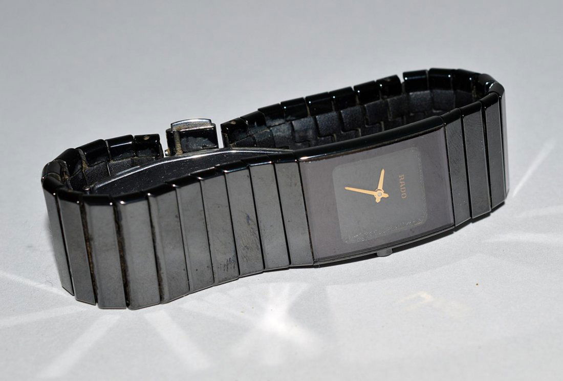 Rado "Diastar" Ladies Watch: Black high-tech ceramic quartz watch.