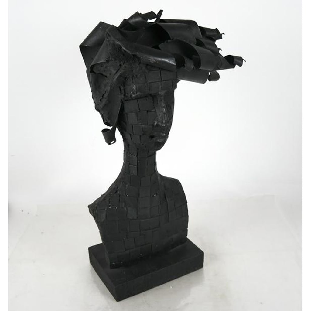 Baltazar C. MARTINEZ: "Huida" - Iron Sculpture: "Huida" ("Flight") sculpture, iron, by Baltazar C. Martinez (Mexican, 1938-2001). Provenance: Galerie Internationale, NYC. [Bust: 18 1/2" H x 8" W x 7" D; Base: 1 1/2" H x 8" W x 5 1/2" D].