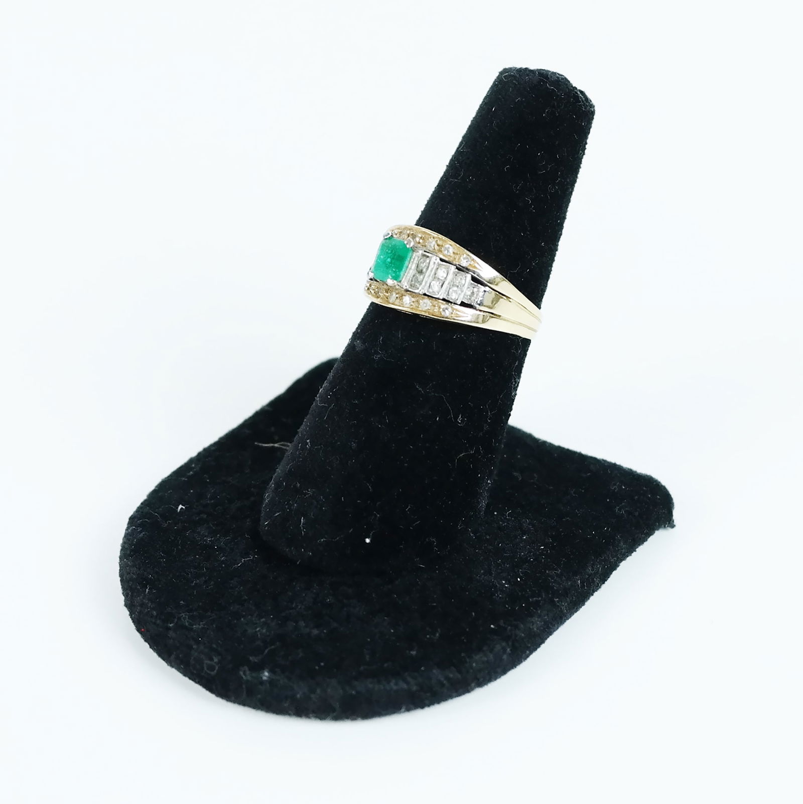 18K Gold, Emerald & Diamond Ring (1 of 9)