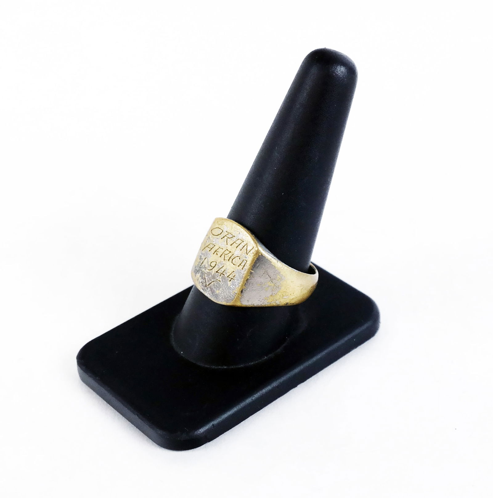 Gold-Tone Man's WWII Ring (1 of 8)