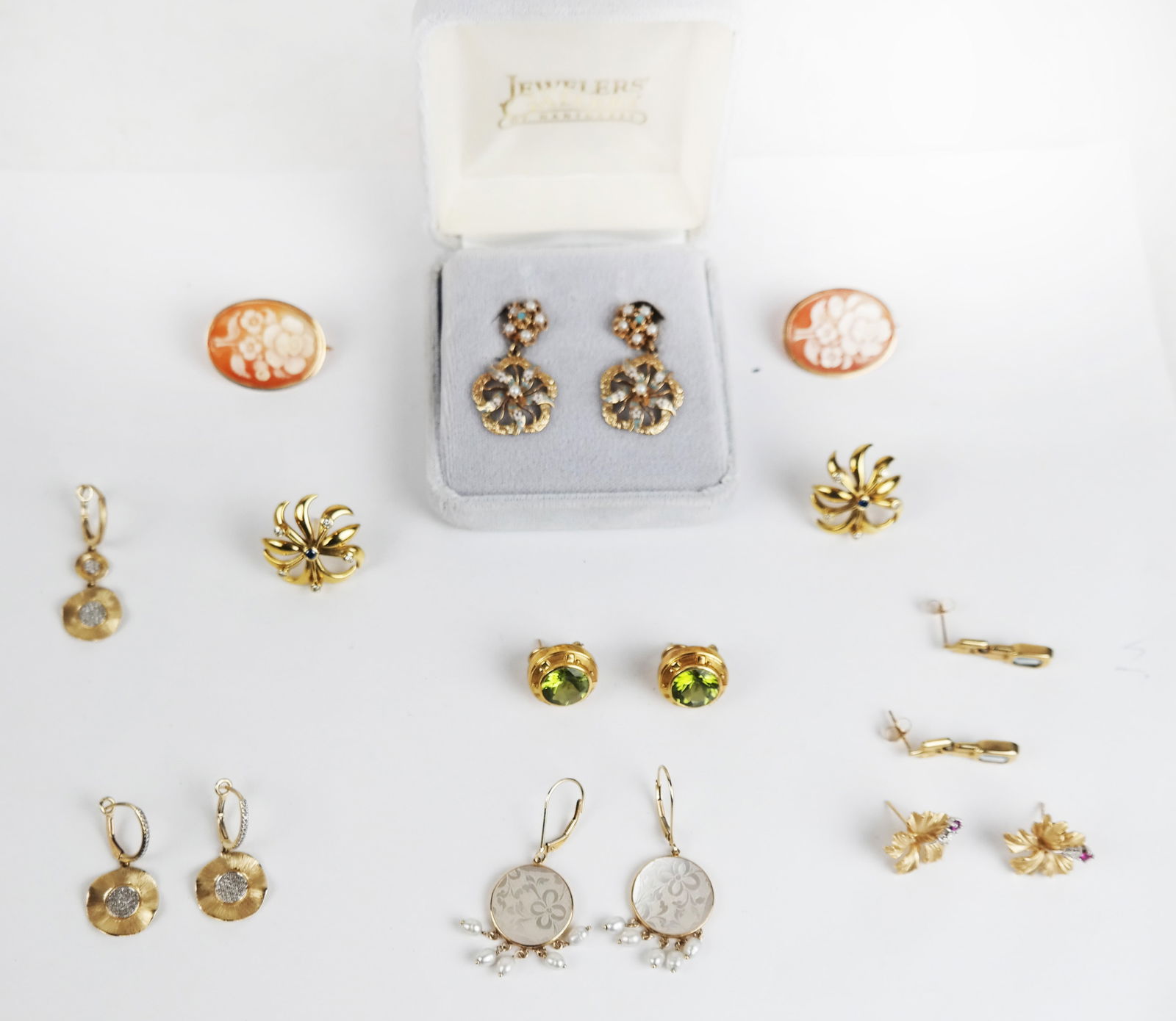 Group of Assorted Pairs of Gold Earrings (1 of 16)