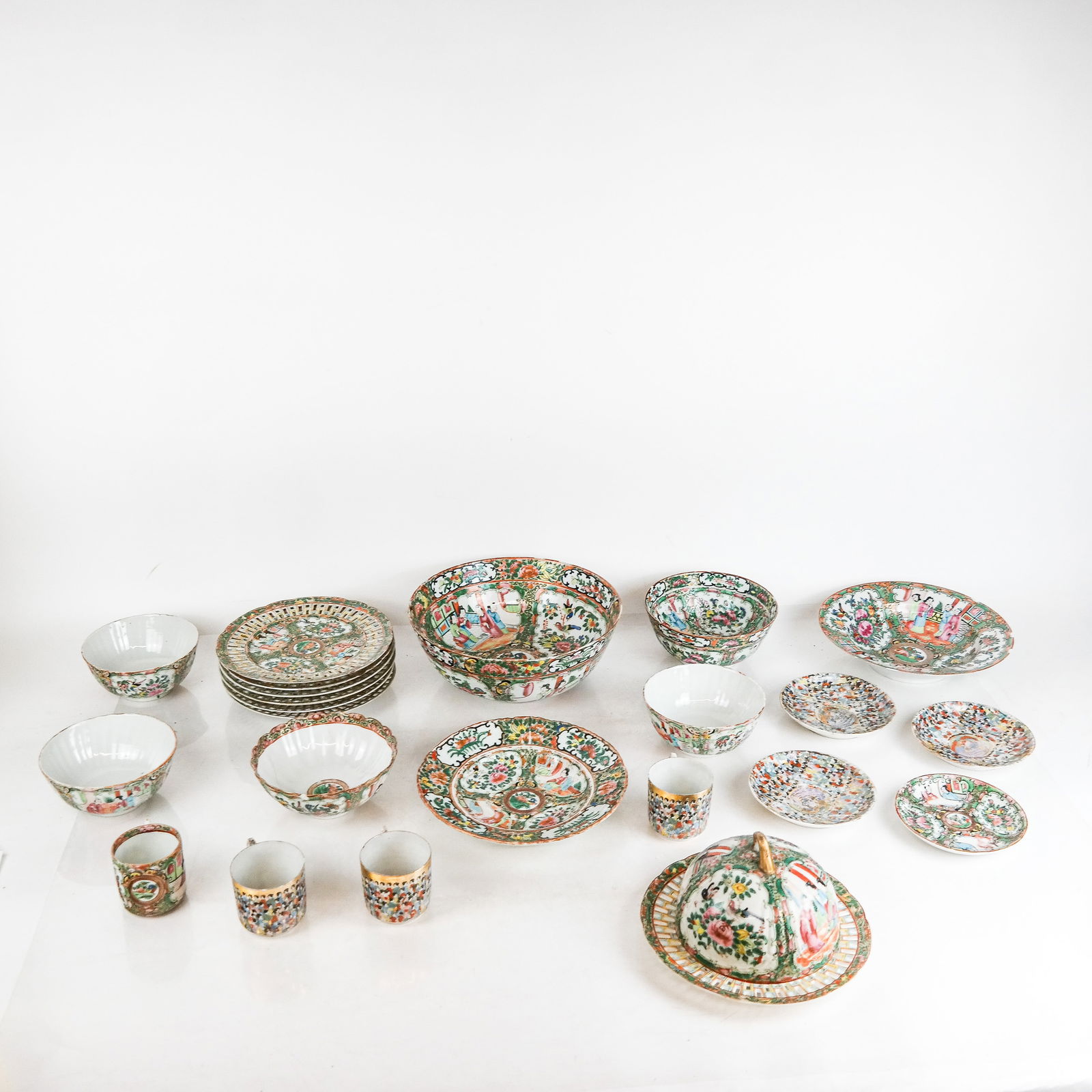 Chinese Export Rose Medallion Porcelain Group (24 Pcs) (1 of 14)