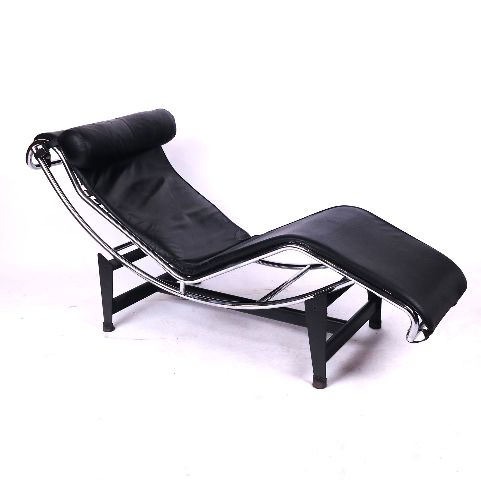 Vintage Le Corbusier LC4 Easy Chair (1 of 10)