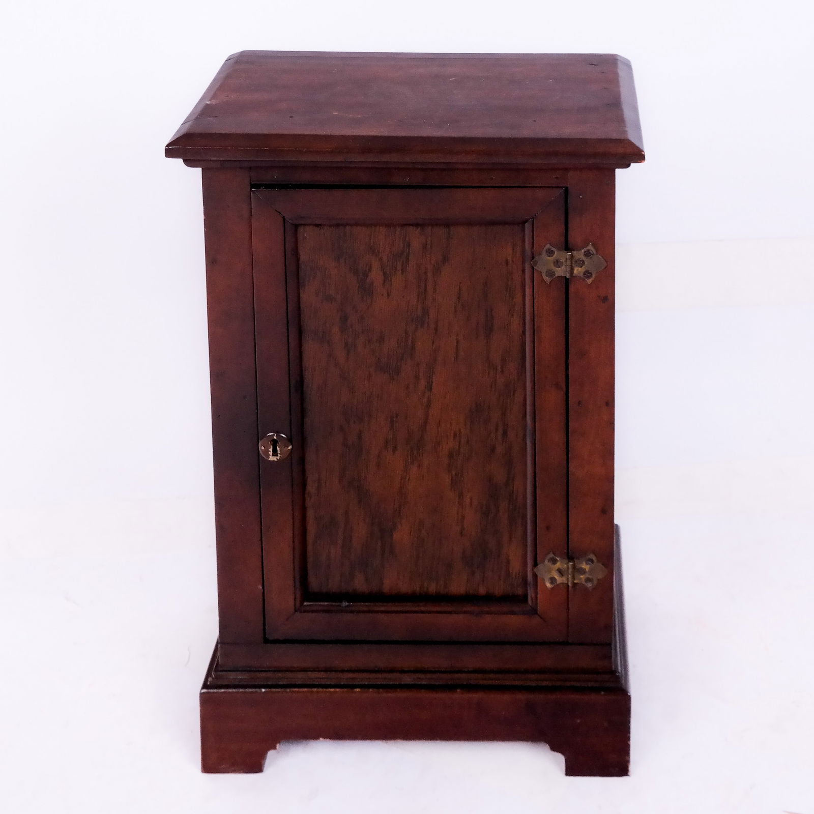 Salesman's Sample Miniature Cabinet (1 of 6)