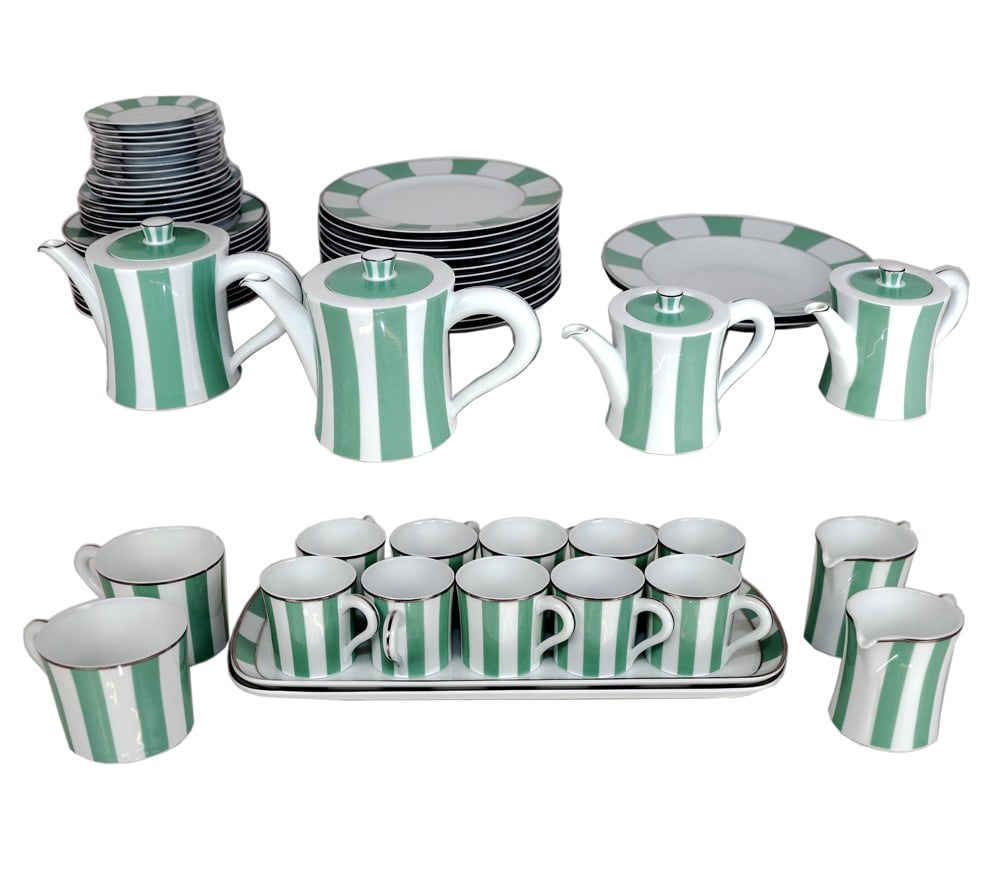 Bernardaud French Limoges Partial Dinner Service: Bernardaud French Limoges partial porcelain dinner service, 70+ pieces, made exclusively for Claridge's, in the Galerie Royale Tilleul pattern, including dinner plates, luncheon plates, teapots, coffe