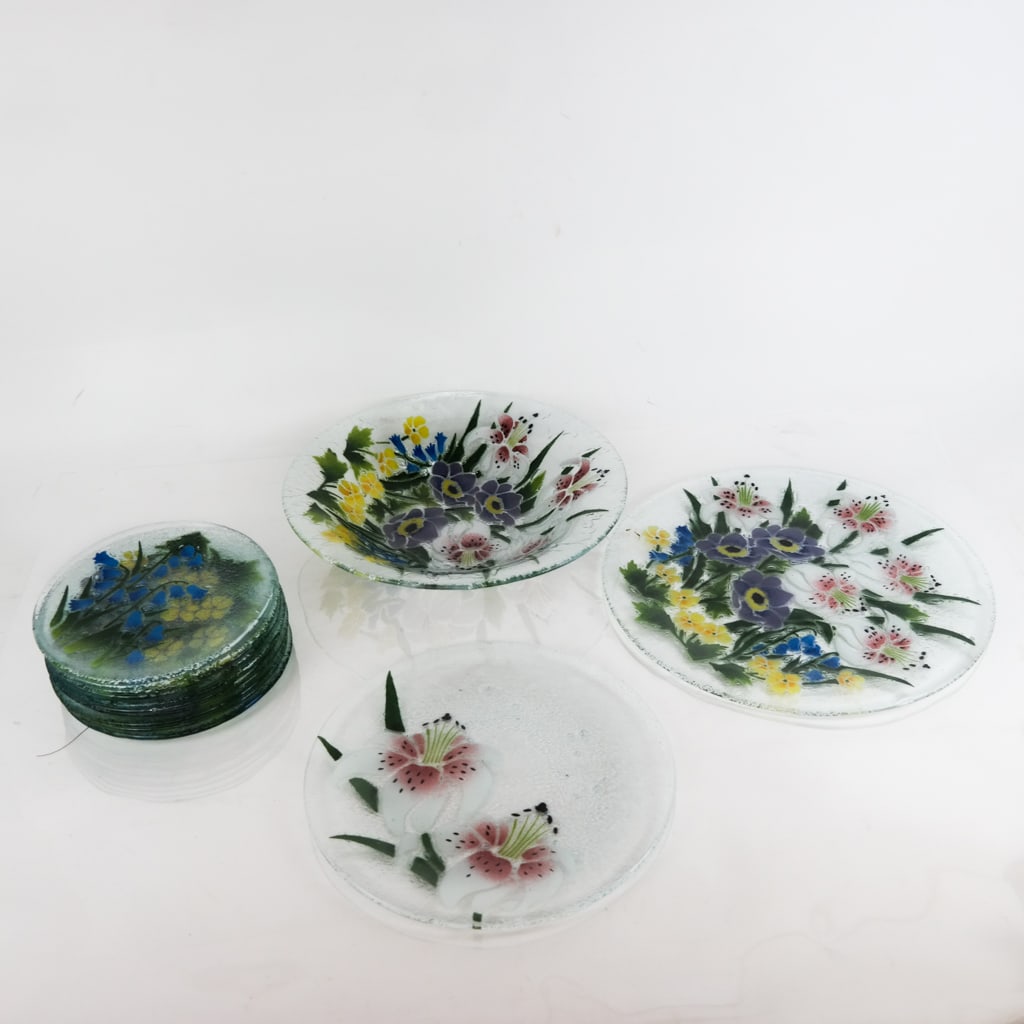 Peggy Karr Studio Glass Plates (18) (1 of 11)