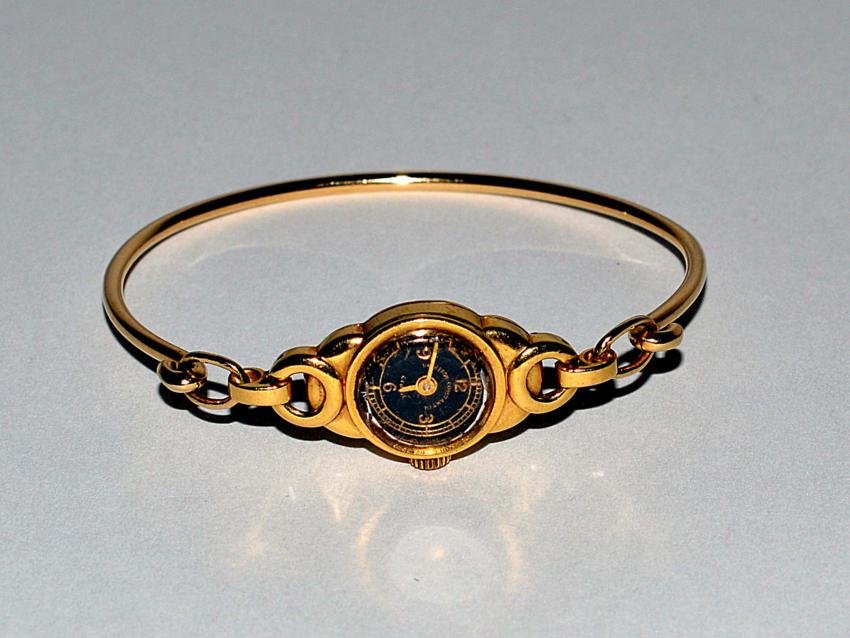 18k Vacheron Constantin Bracelet Watch: 18k Yellow gold Vacheron Constantin Geneve bangle bracelet, new movement. 7.9 dwt inclusive.