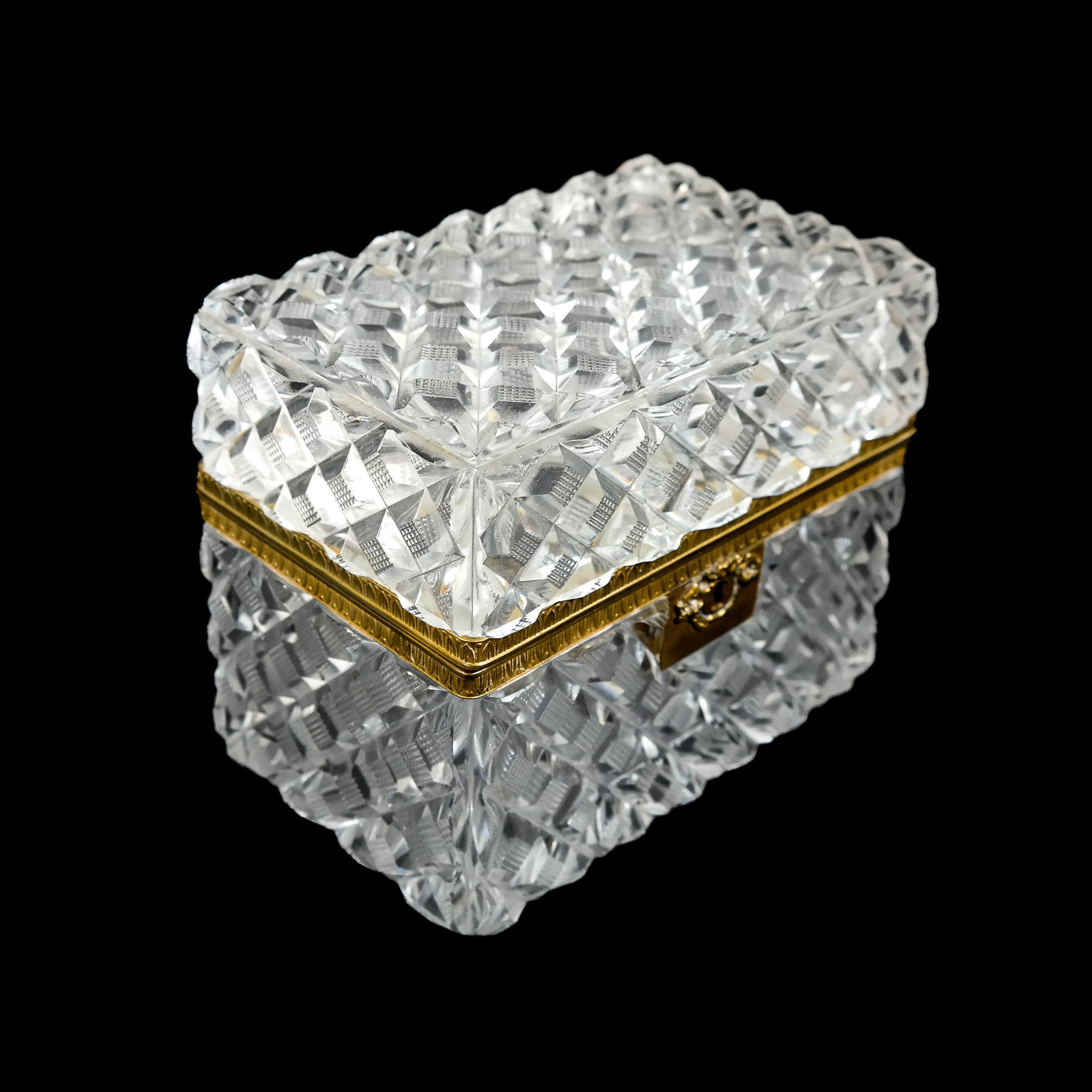 Empire-Style Cut Glass Trinket Box (1 of 11)