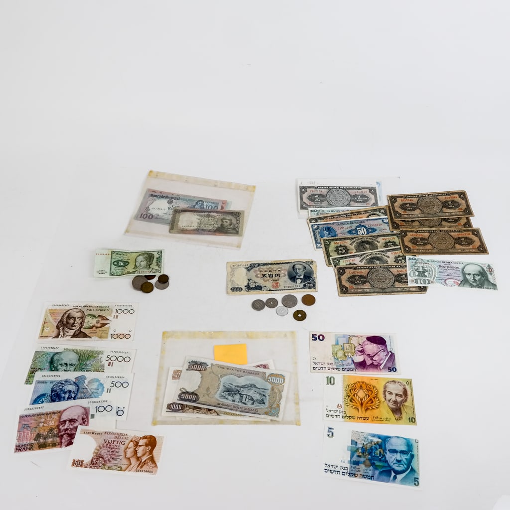 Collectible & Current European Paper Currency Grp (1 of 8)