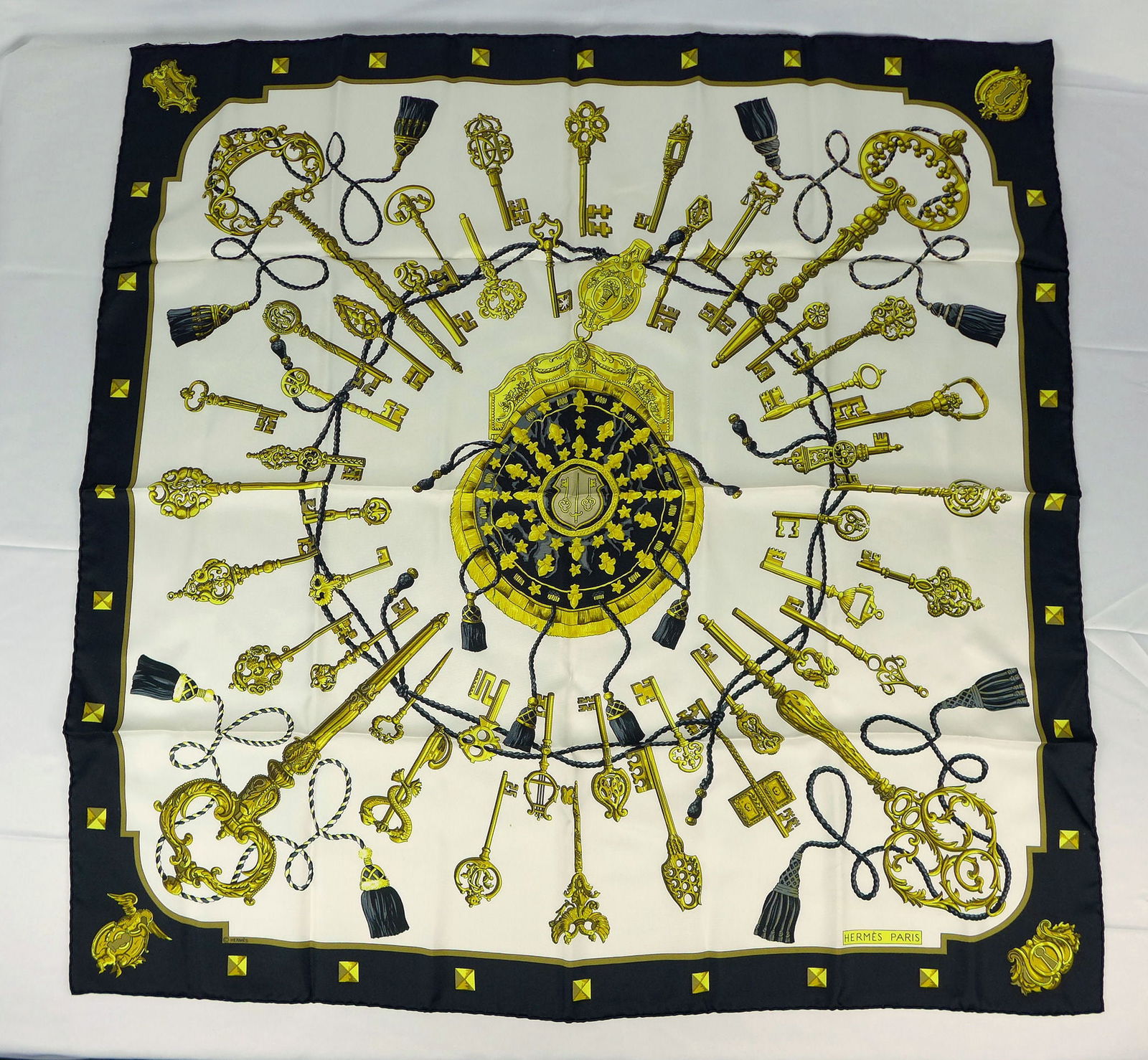 Vintage Hermes Paris Silk Scarf "Les Clefs" with box (1 of 10)