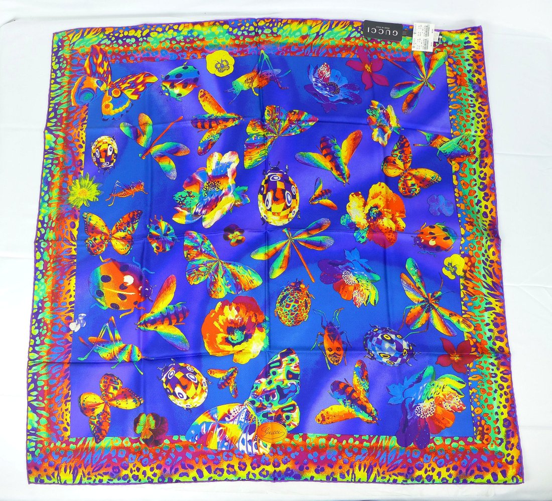 Stunning Gucci Italy Silk scarf New with tags and box "Insects" (1 of 9)
