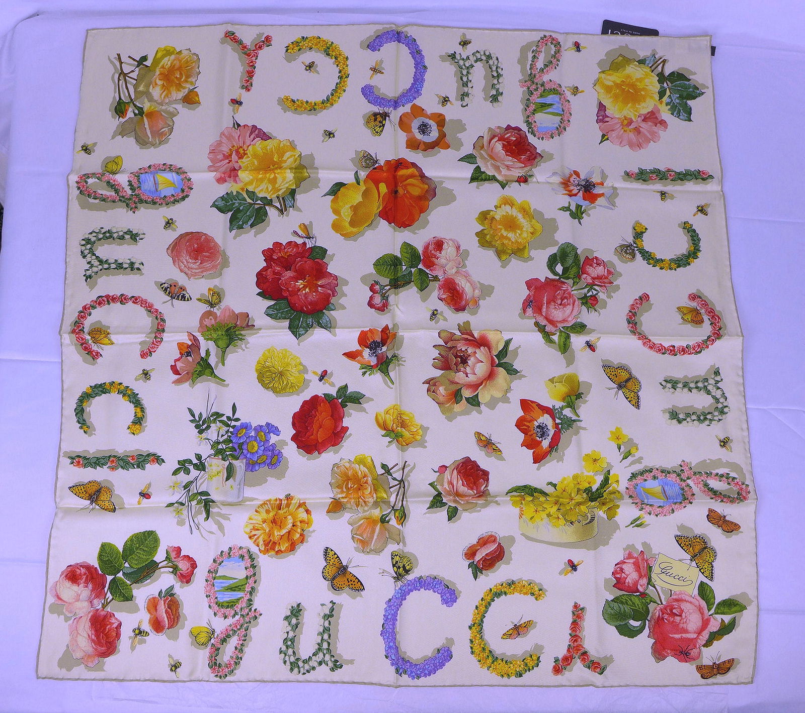 Vintage Gucci Italy Silk scarf New with tags and box "Flowers Insects" (1 of 8)