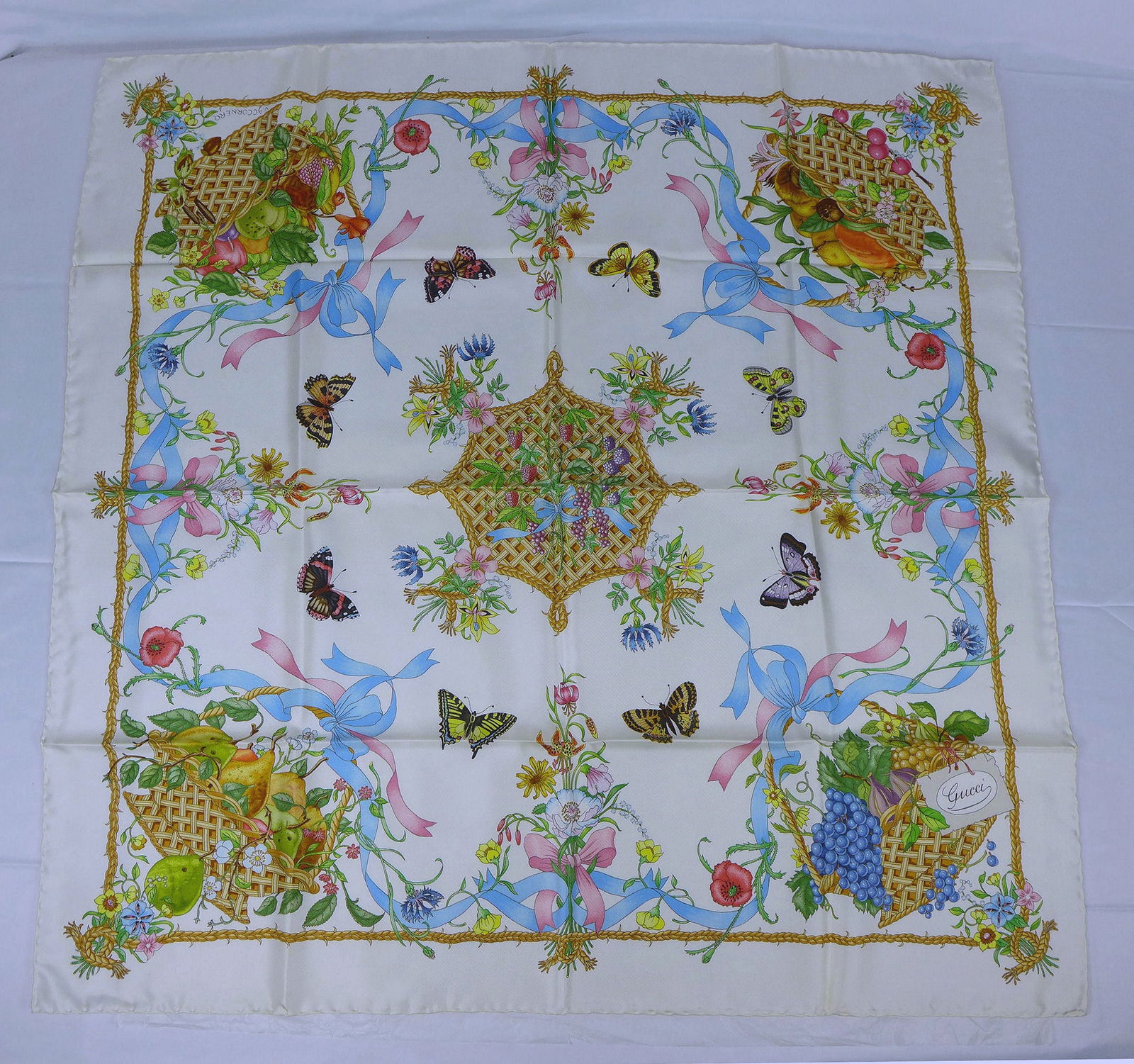 Vintage Gucci Italy Silk scarf with box "flowers Butterflies" (1 of 10)