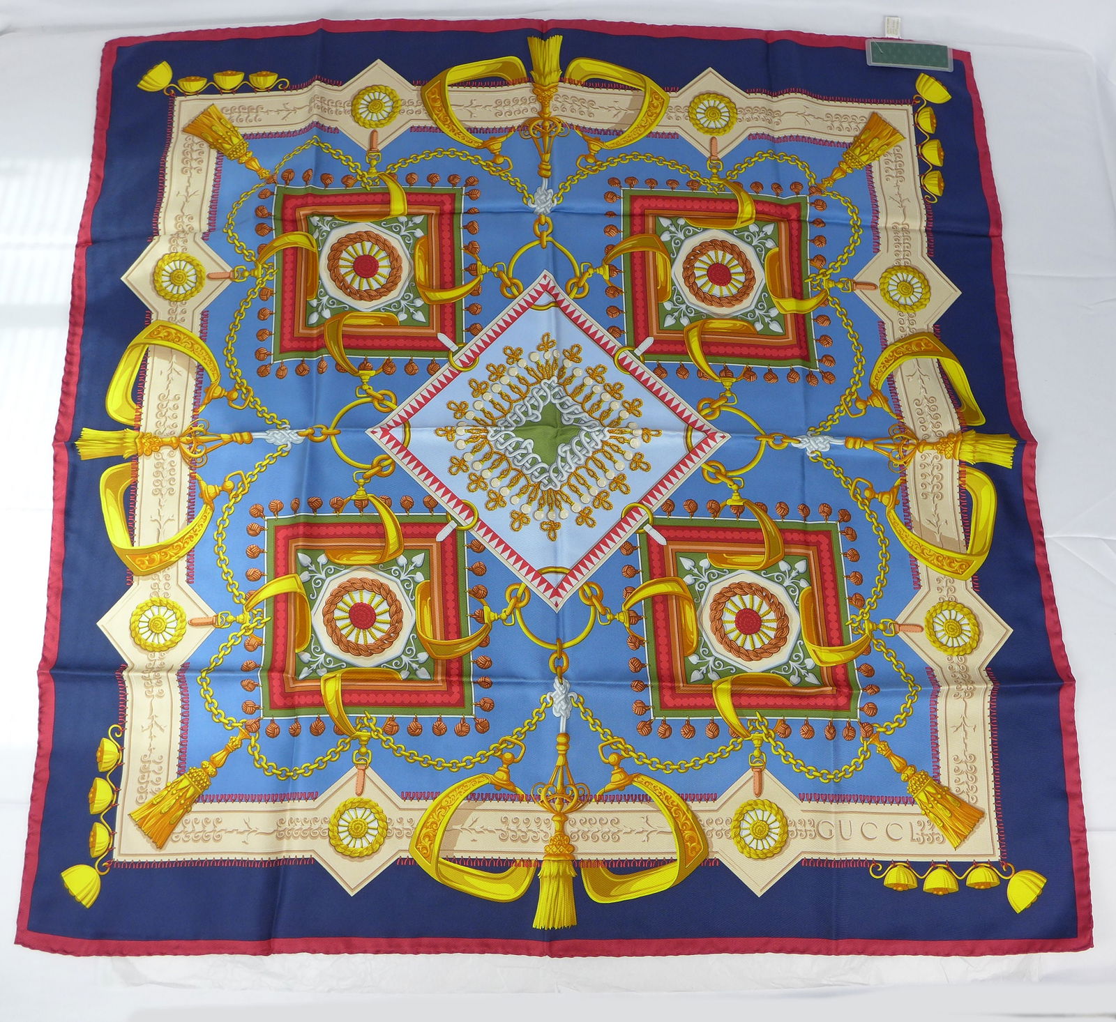 Vintage Gucci Italy Silk scarf New with tags and box "Fabric" (1 of 7)