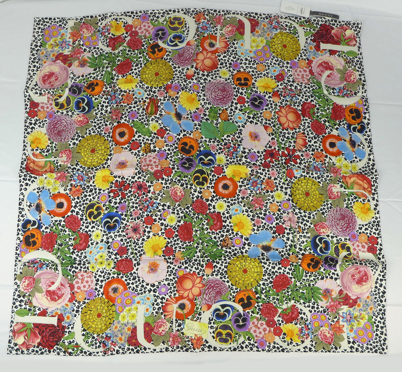 Vintage Gucci Italy Silk scarf New with tags and box "Pansy Flowers" (1 of 11)