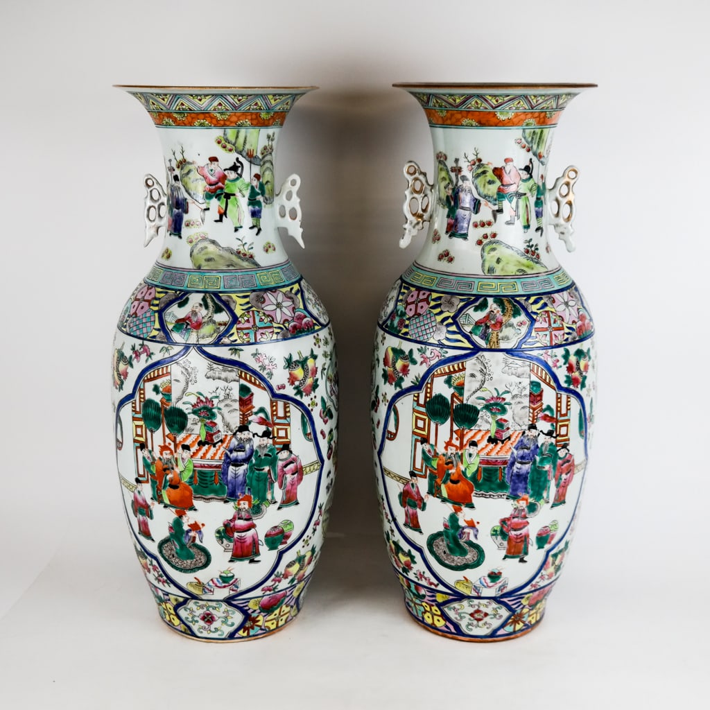 Large Pair of Chinese Export Vases (1 of 14)