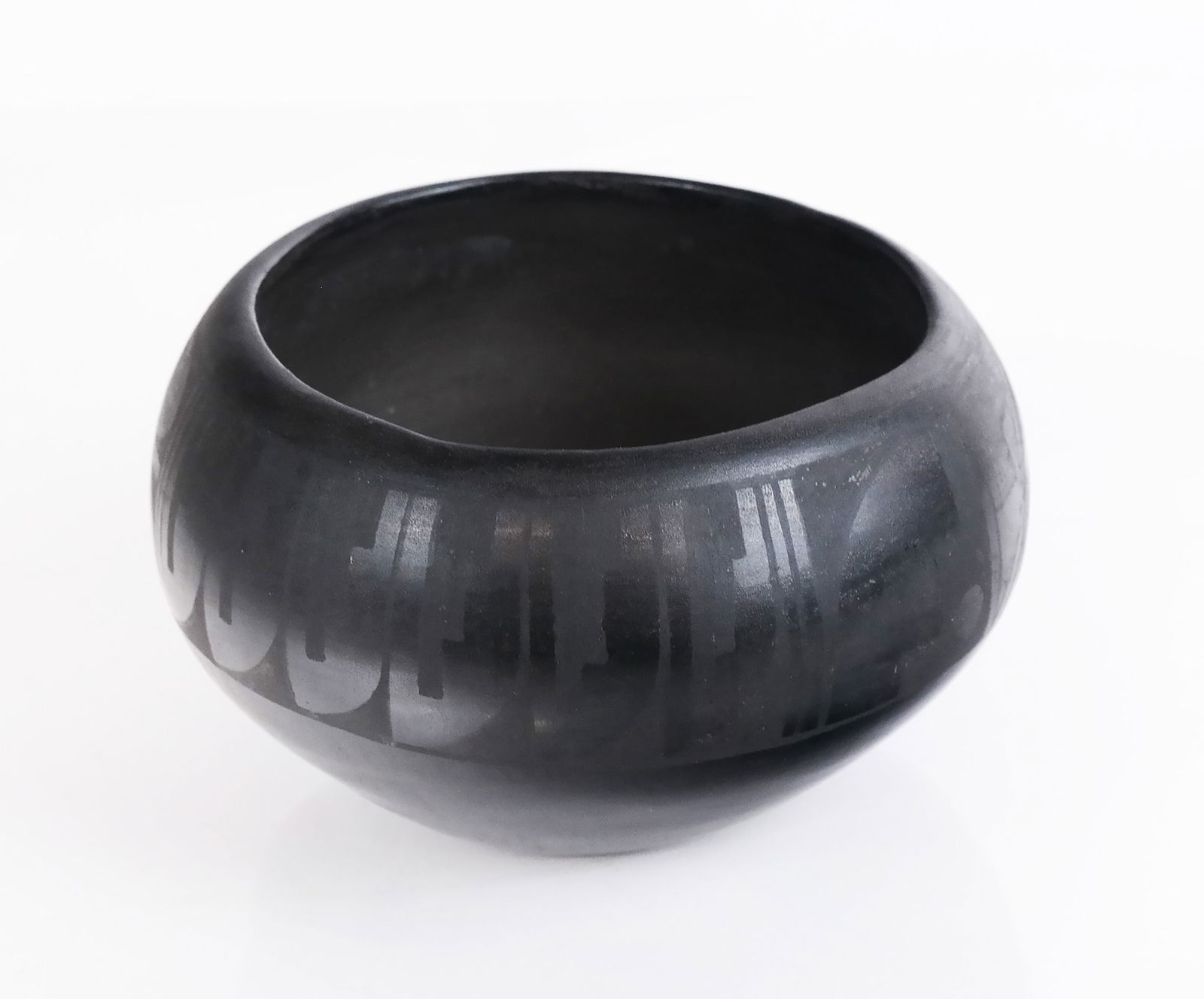 Martha Mirabou Pottery Vessel (1 of 8)