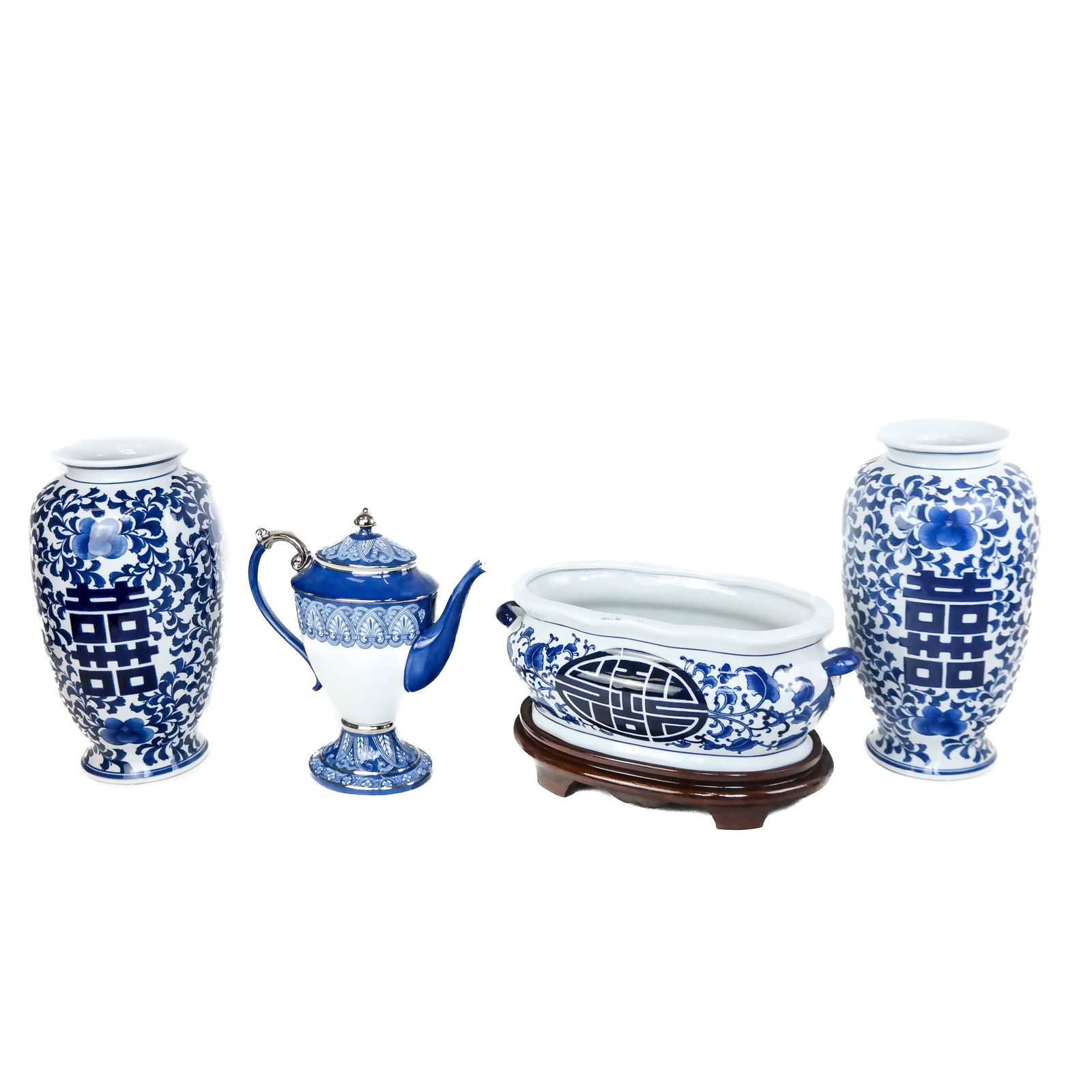 Group of 4 Chinese Blue & White Vessels (1 of 19)