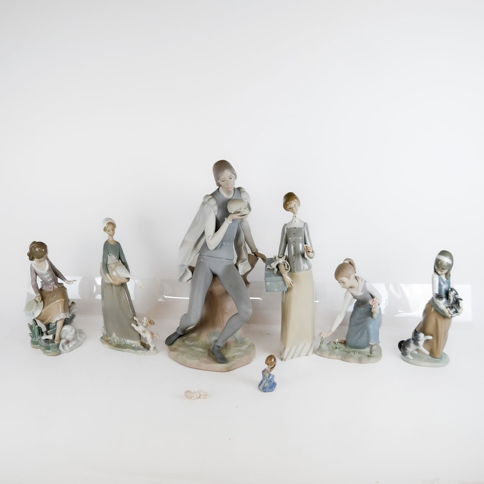 Lladro Spanish Porcelain Group of Figures (1 of 14)