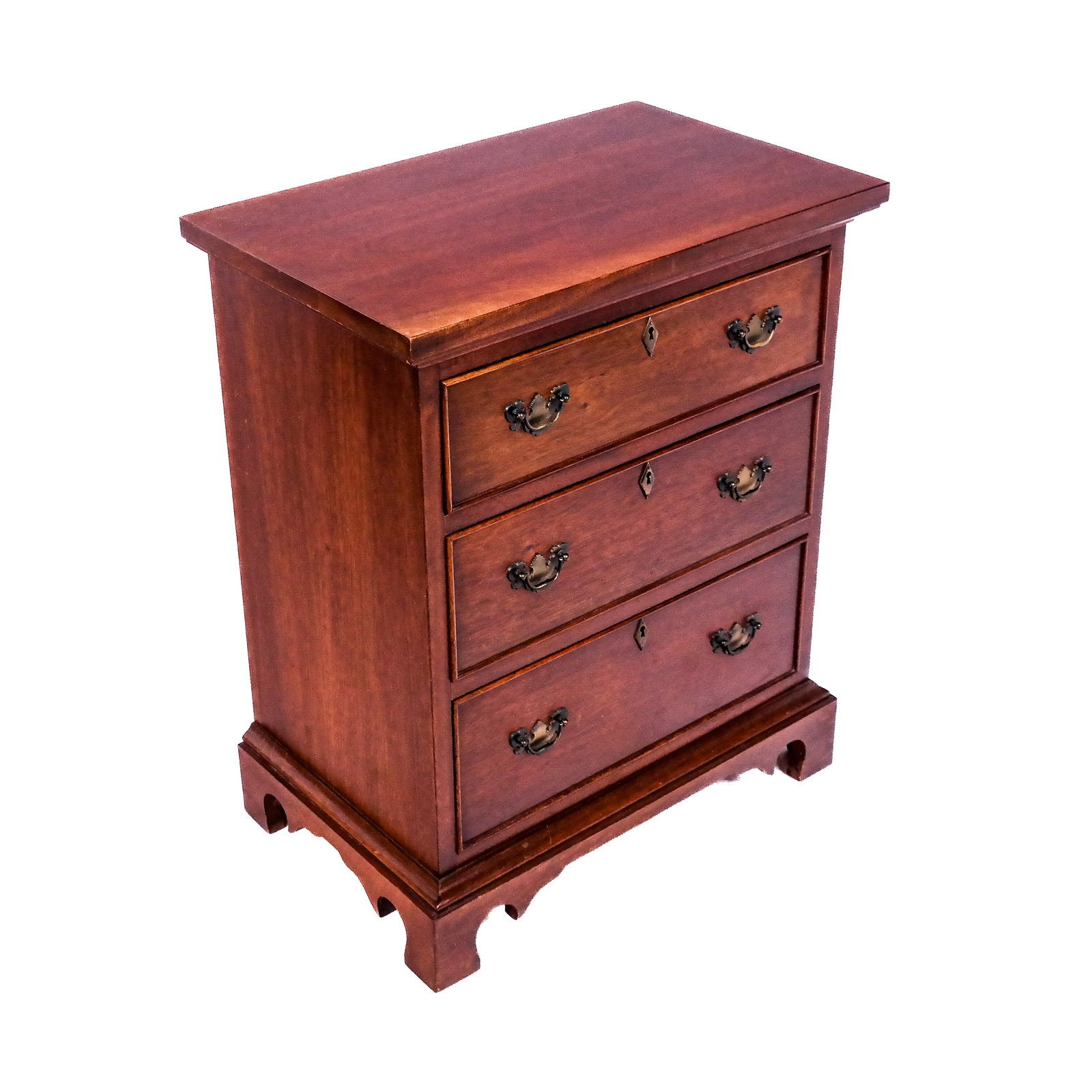 Georgian-Style Mahogany Bachelor's Chest (1 of 7)