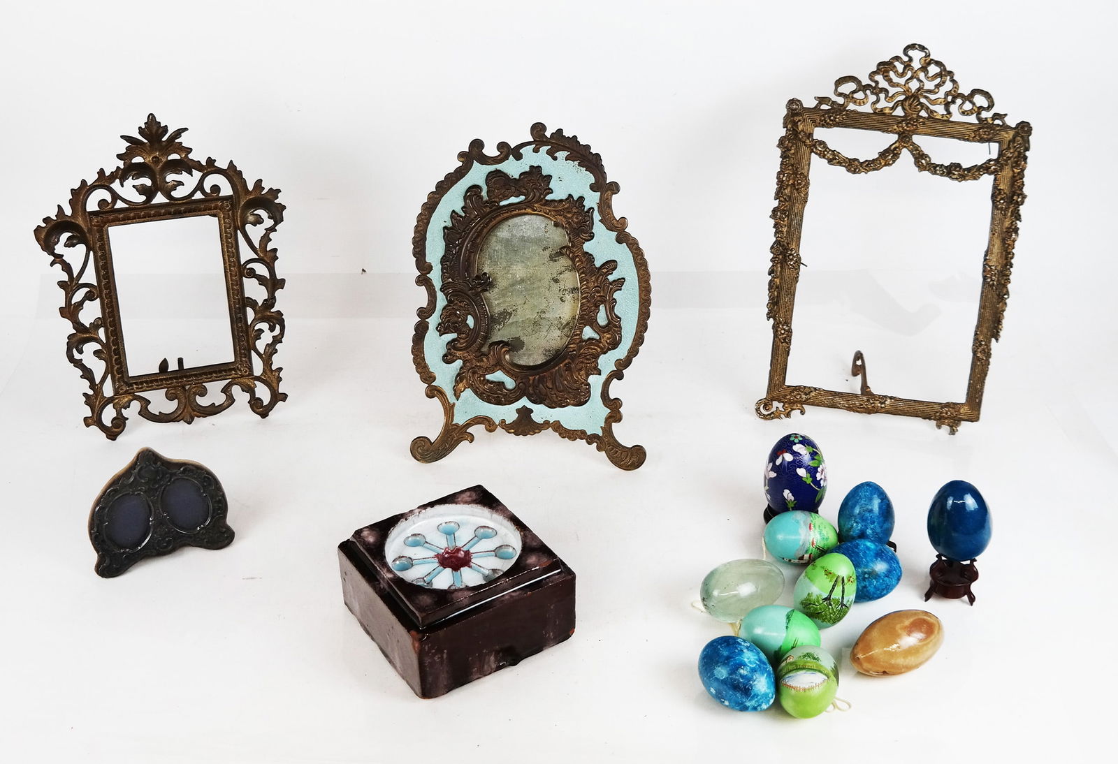 Assembled Group of Decorative Items (1 of 10)