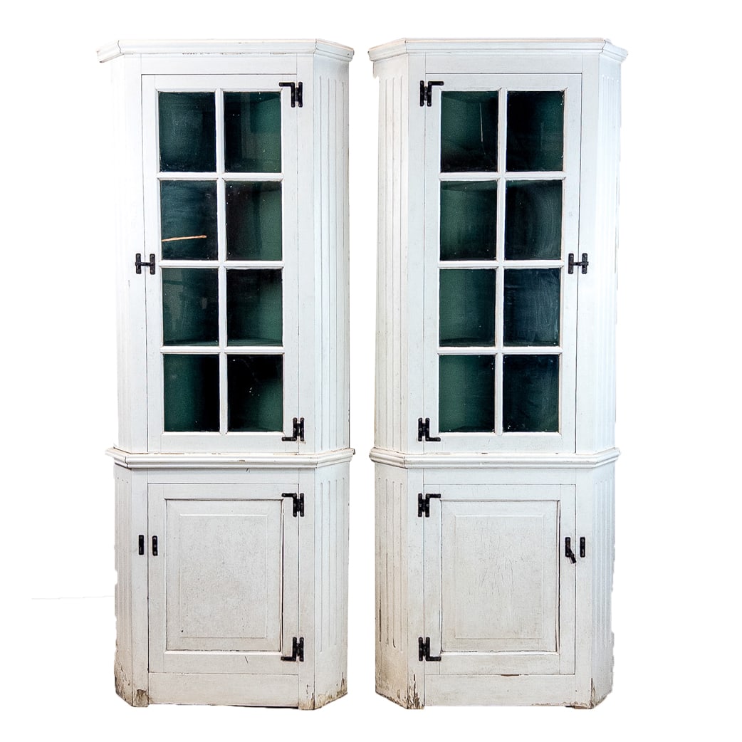 Pair of Classical-Style Corner Cupboards (1 of 5)