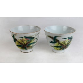 Pair of Chinese Export Porcelain Teacups