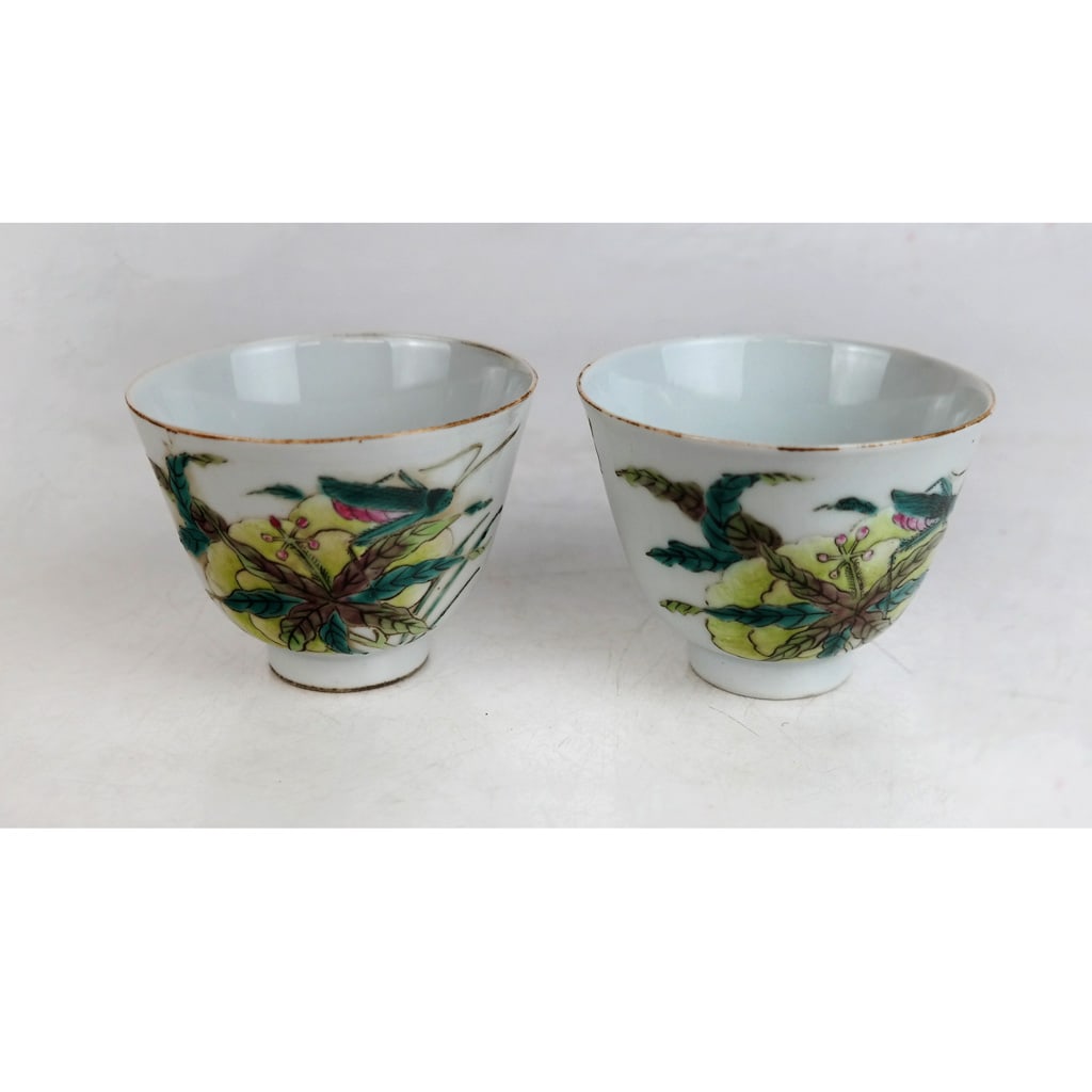 Pair of Chinese Export Porcelain Teacups (1 of 9)