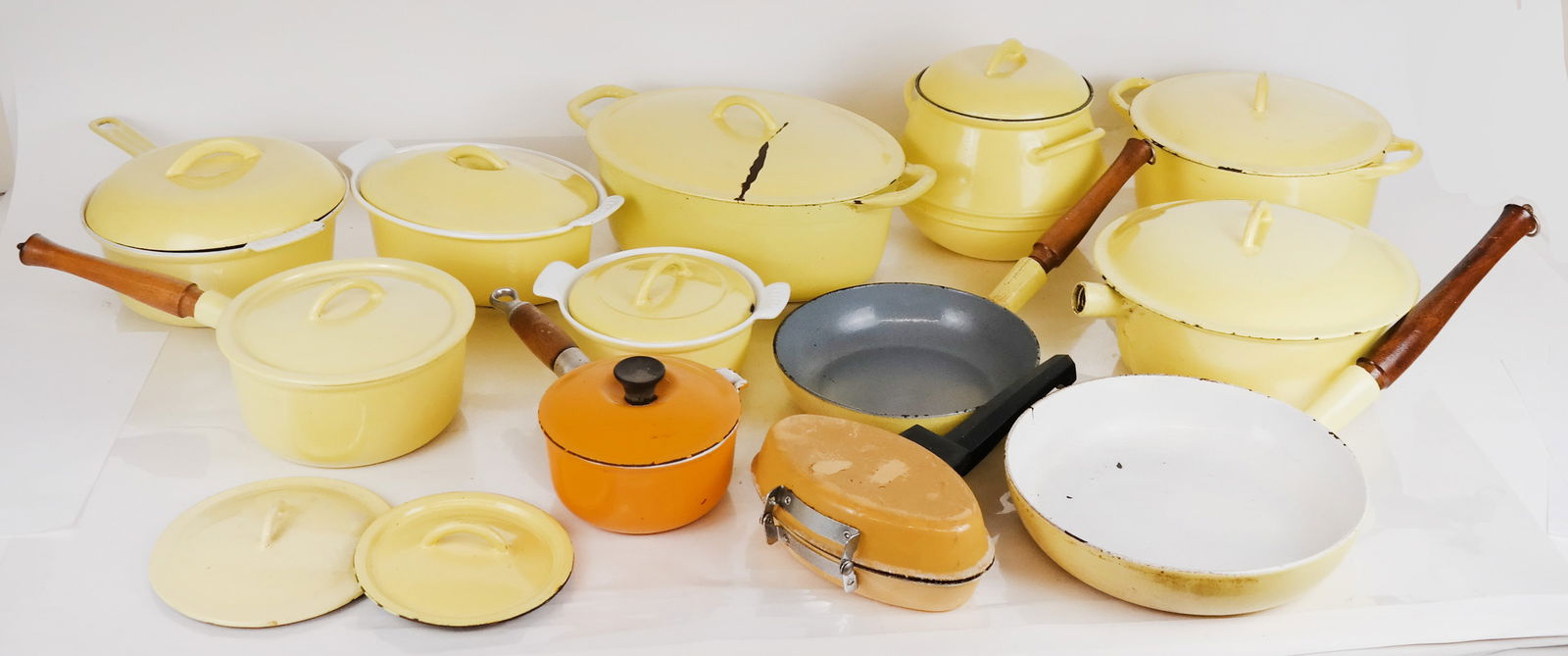 Vintage Belgian Descoware Cookware (12) (1 of 12)