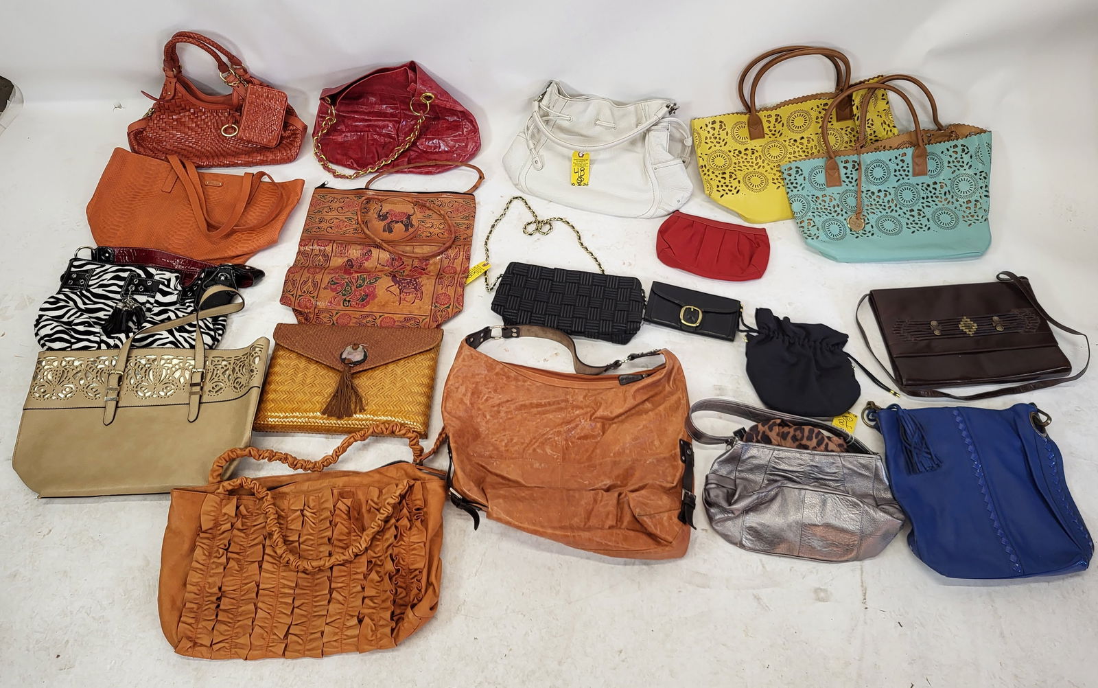15 Vintage Handbags and Clutches (1 of 20)
