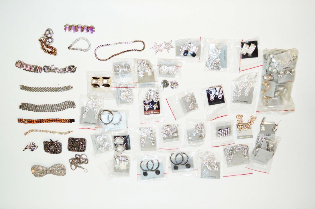 Assorted Vintage Costume Jewelry 70+pcs: Assorted vintage and modern rhinestone and paste stone jewelry. Comprises: necklaces, bracelets, earrings, buckles, pins and brooches. Conditions vary. Includes gold-tone and silver-tone settings. 50+