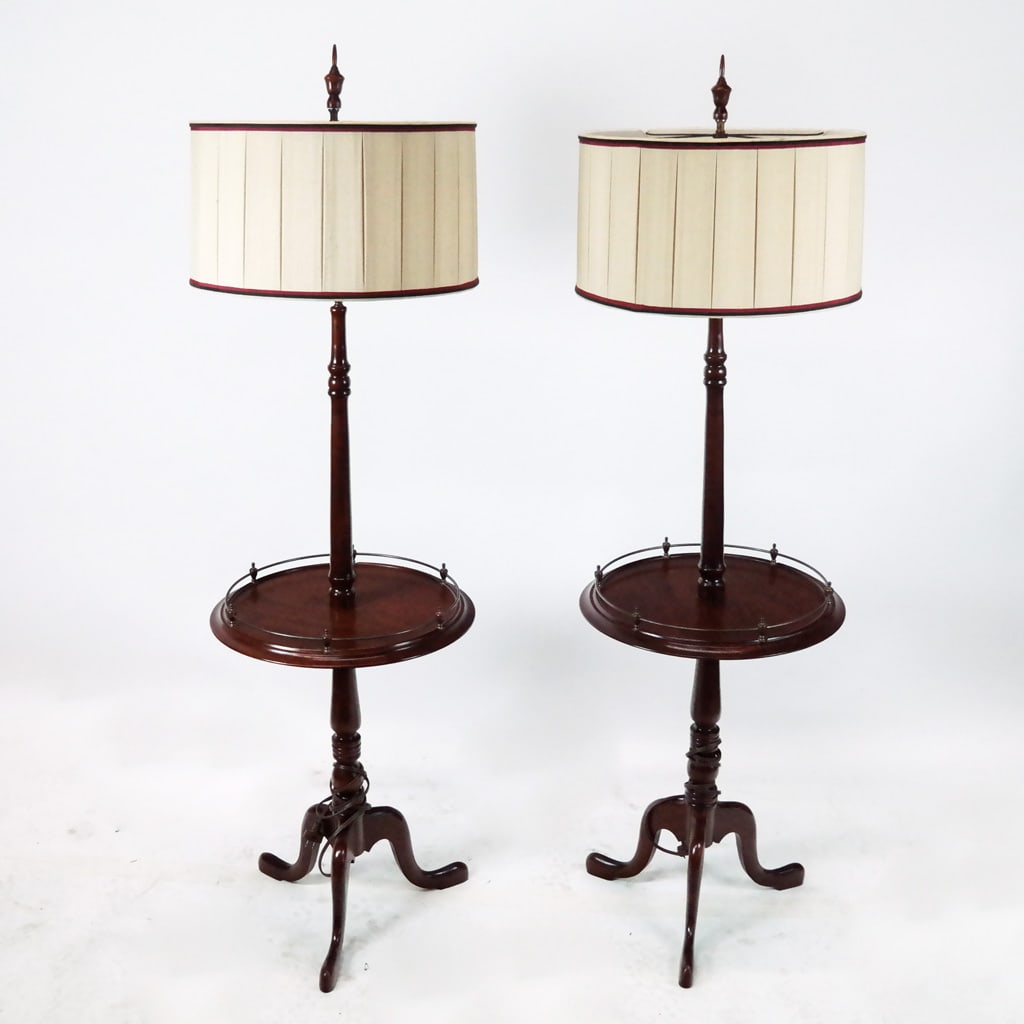 Pair of Georgian-Style Mahogany Lamp Tables (1 of 9)