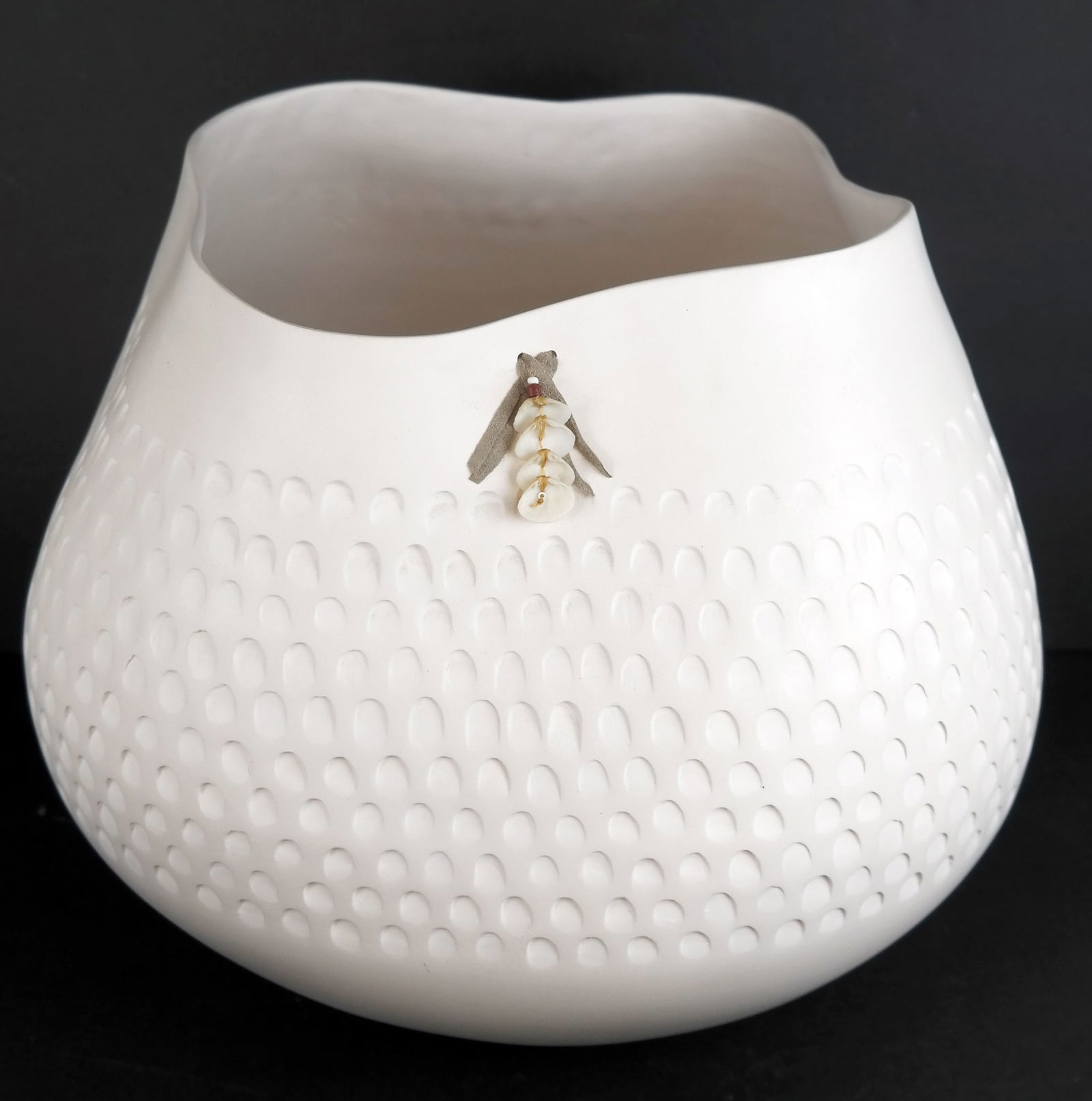 Jacquie STEVENS: Large White Ceramic Pot (1 of 10)