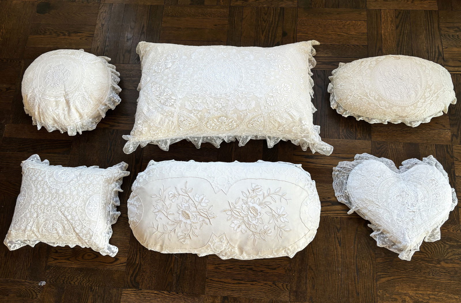 Group of 6 Fine Lace Pillows (1 of 8)